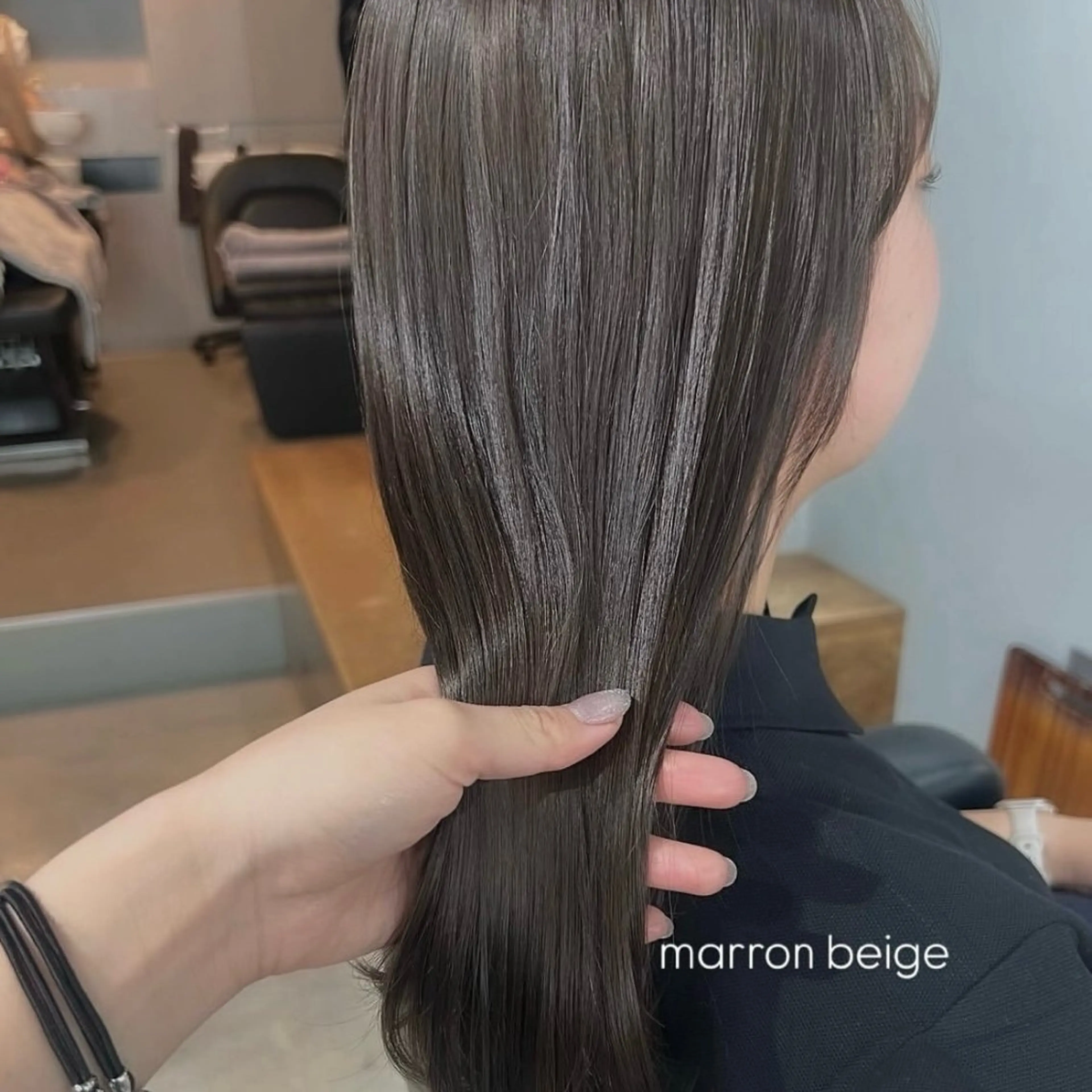 セミロング カラー ヘアカラー トリートメント akane/ベージュ /オリーブ/ブラウンのヘアスタイル