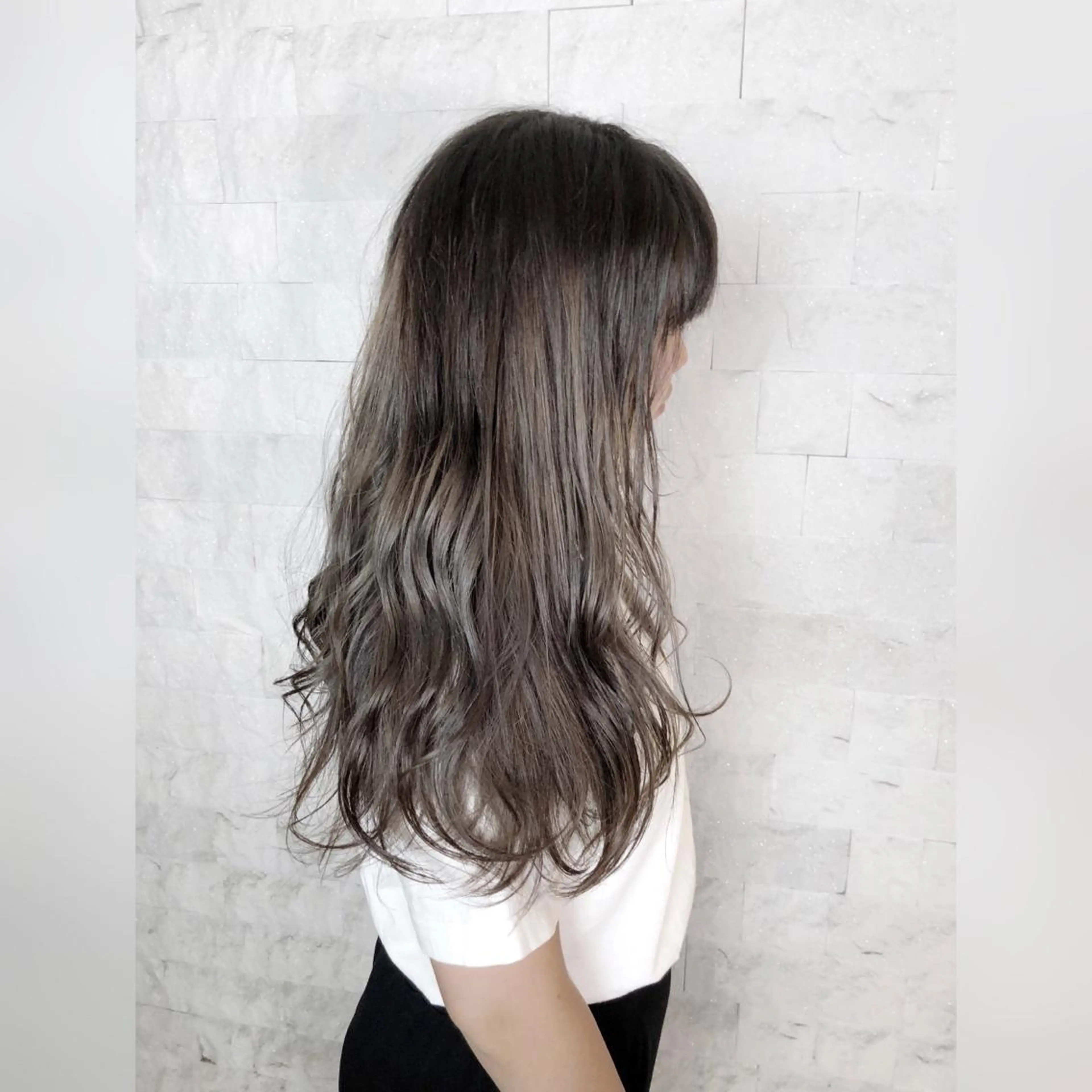 ロング 圧倒的美髪ストレート ツダケイタロウのヘアスタイル