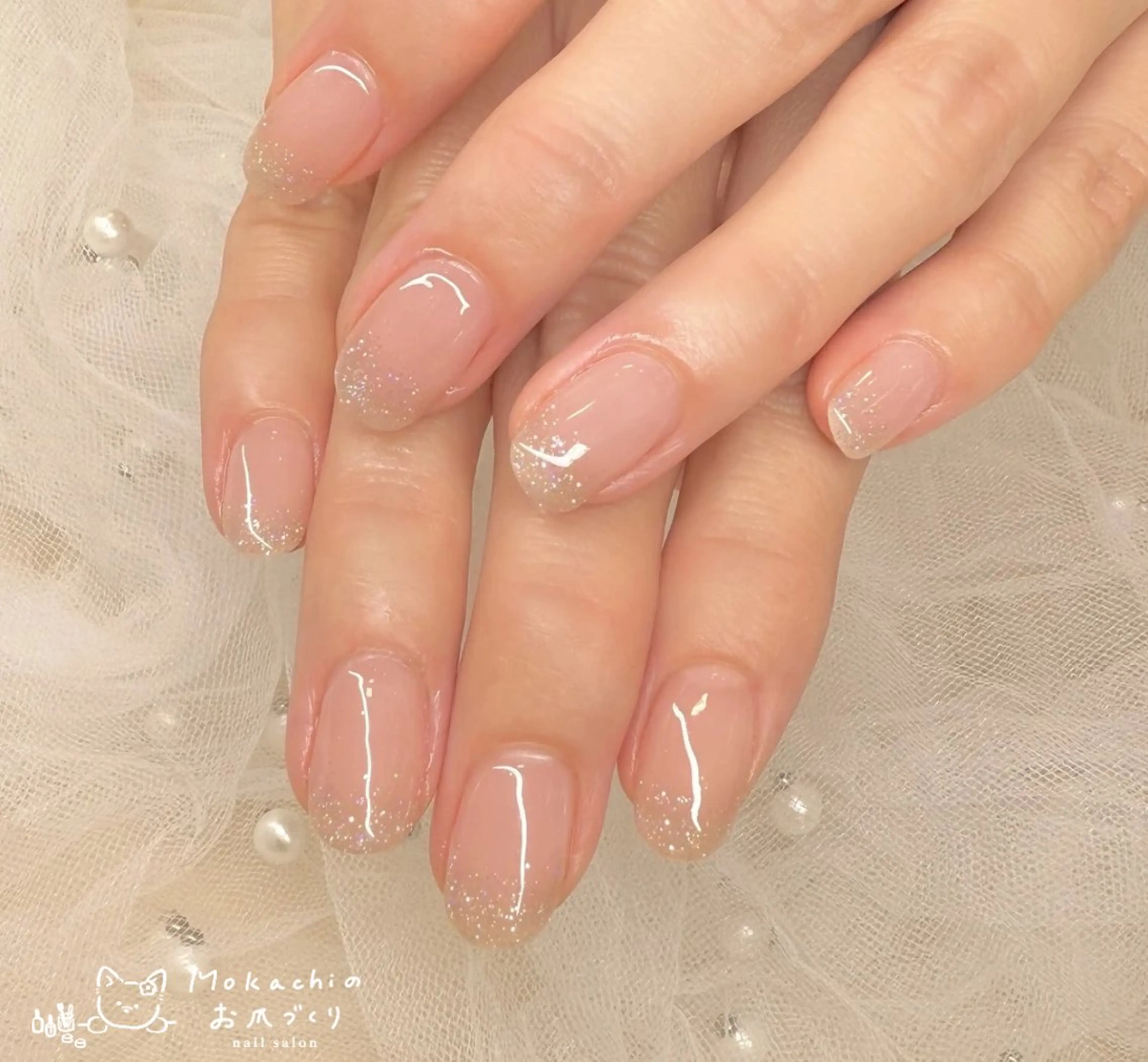 ネイル グラデーション ラメ(グリッター) ラメグラデーション オフィスネイル ショートネイル Mokachiのお爪づくり所属・Mokachiの お爪づくりのネイルデザイン