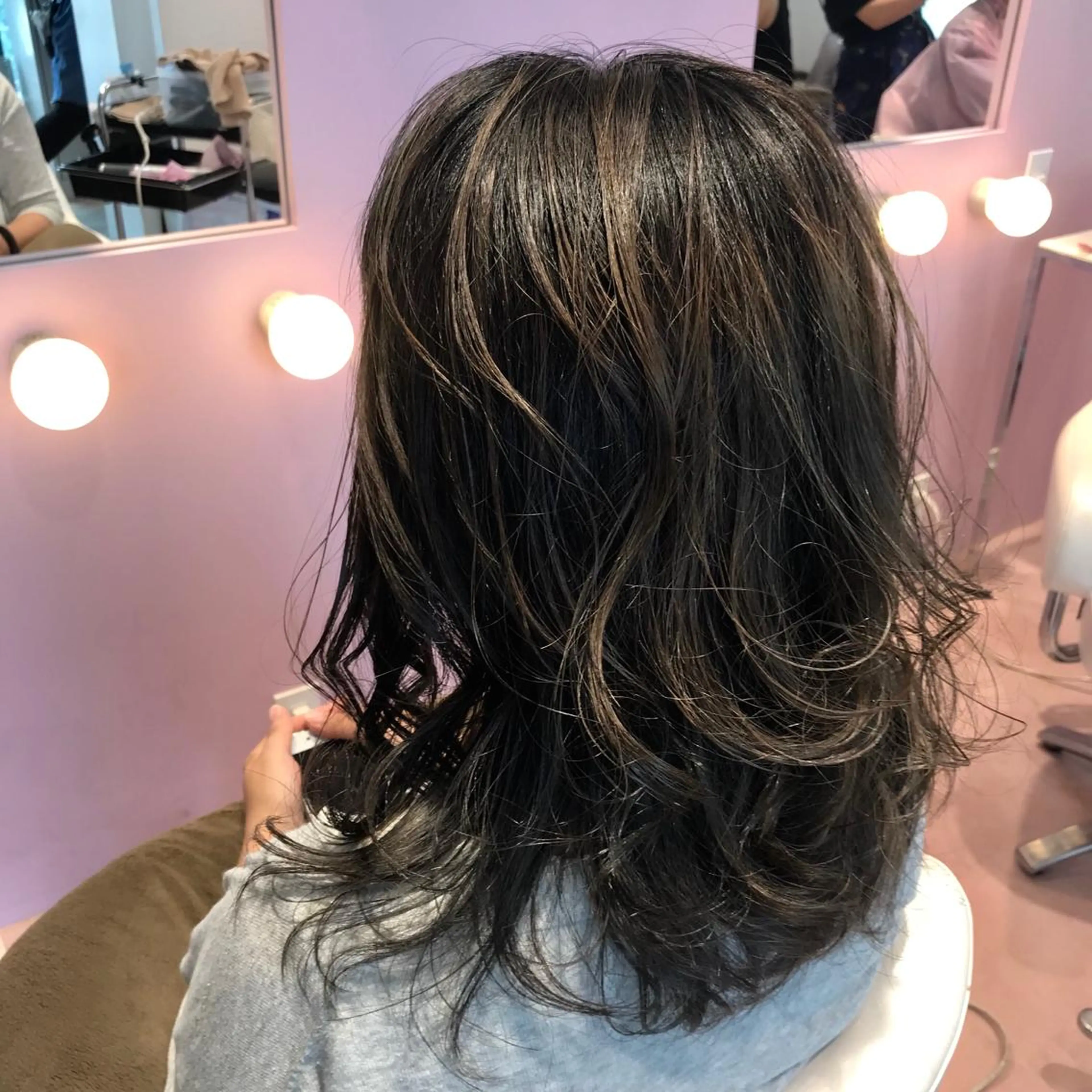 ミディアム ハイライト カット ヘアカラー トリートメント 所渉/韓国レイヤー /ウルフカットのヘアスタイル