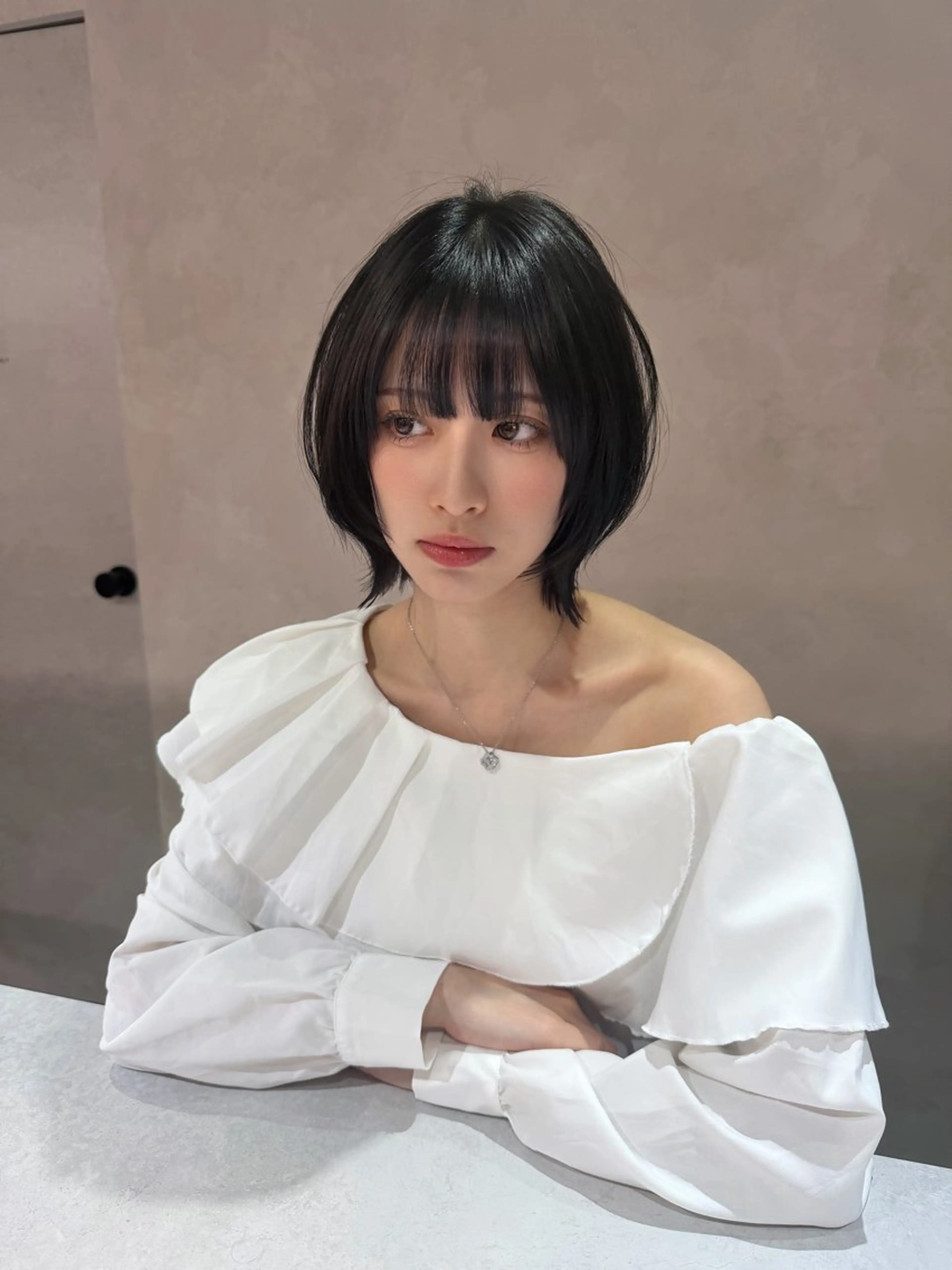 ミディアム カラー ブリーチ 透明感カラー ダブルカラー ブリーチなしカラー 顔周りカット カット ヘアカラー 新島 涼のヘアスタイル