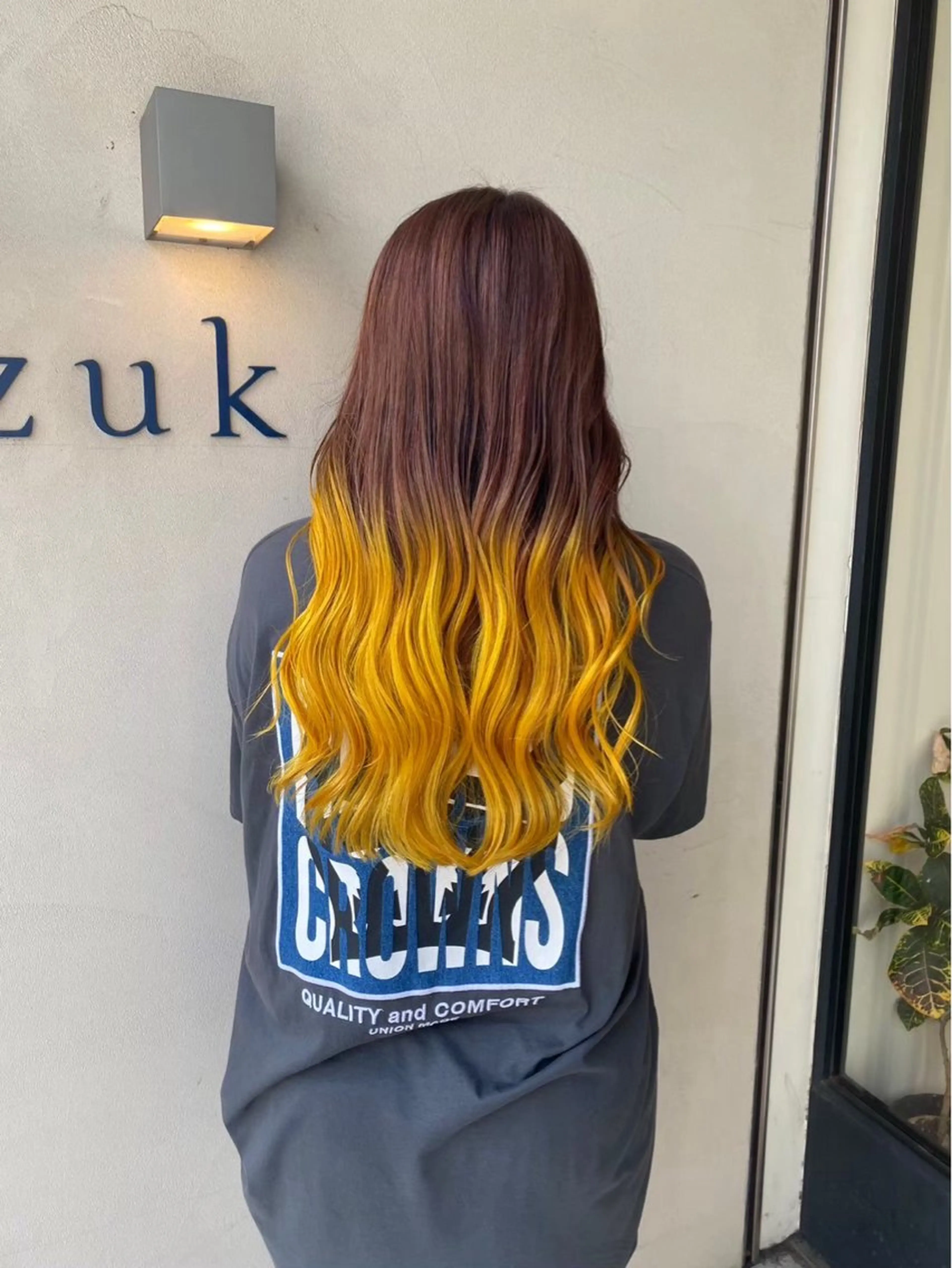 ロング カラー ブリーチ イエローカラー ヘアカラー Sizuk ＆LOAのヘアスタイル