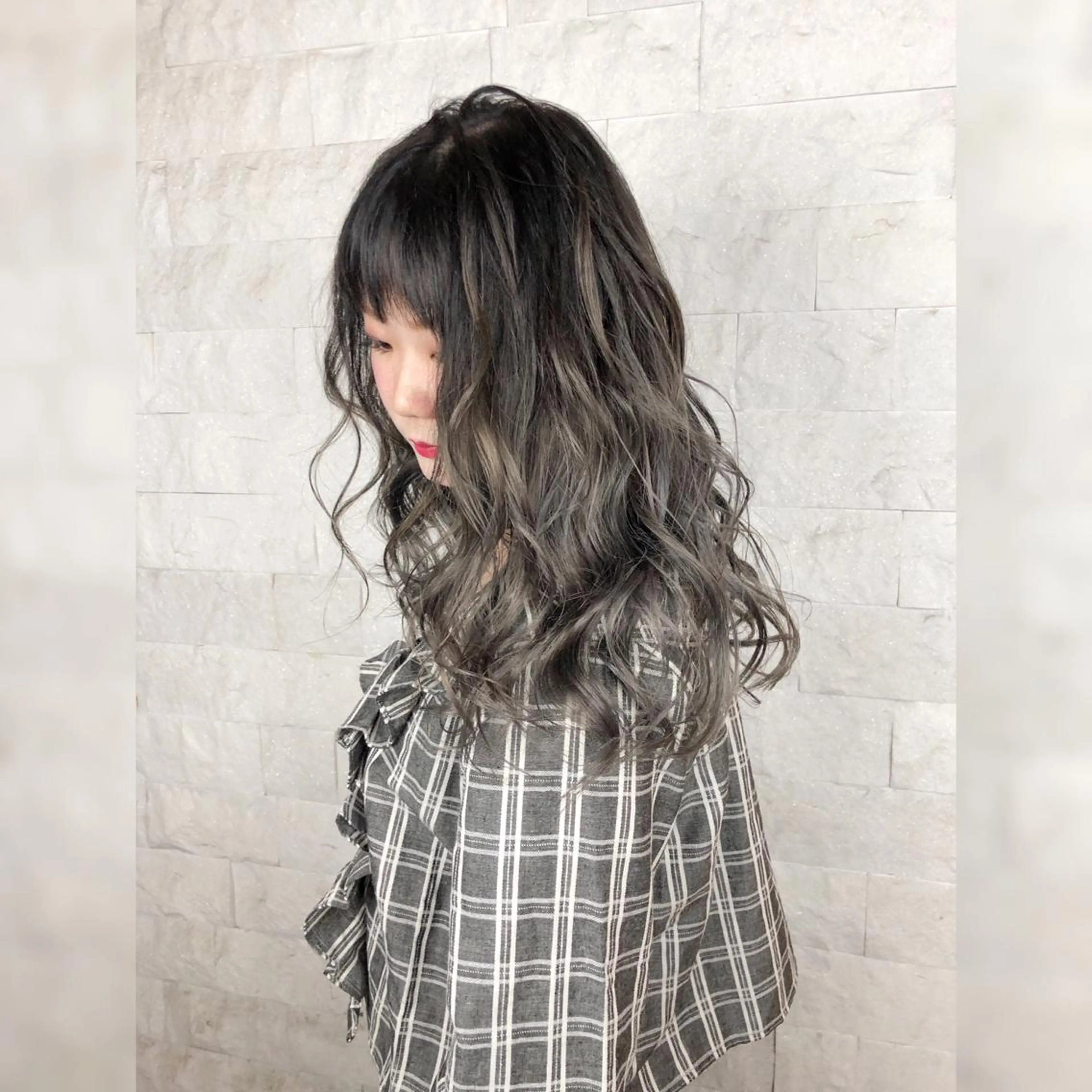 セミロング 圧倒的美髪ストレート ツダケイタロウのヘアスタイル