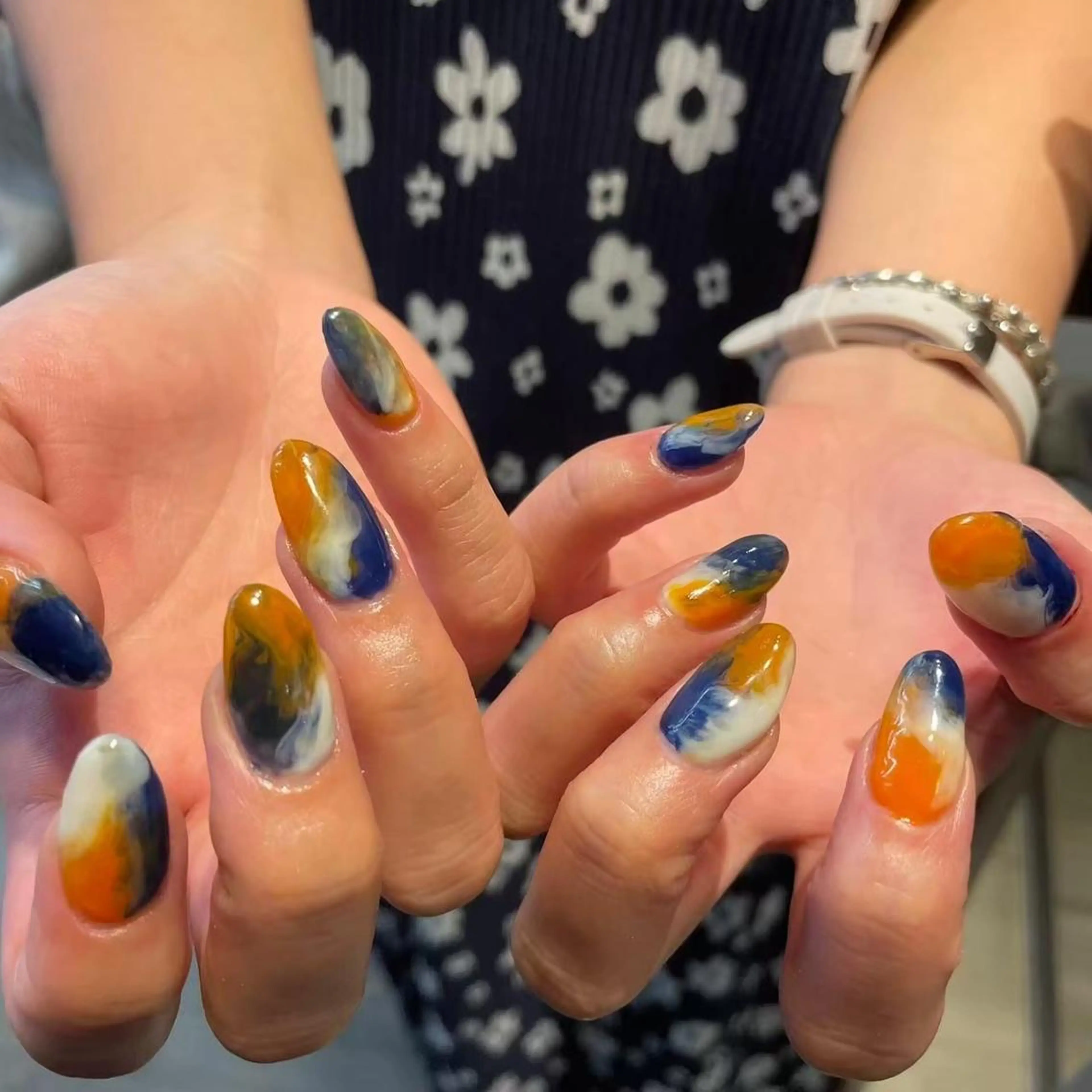 ネイル アートネイル カジュアル ジェルネイル ニュアンスネイル 赤色 ハンドネイル 💎platinum dollまりん💎のマツエク・マツパデザイン