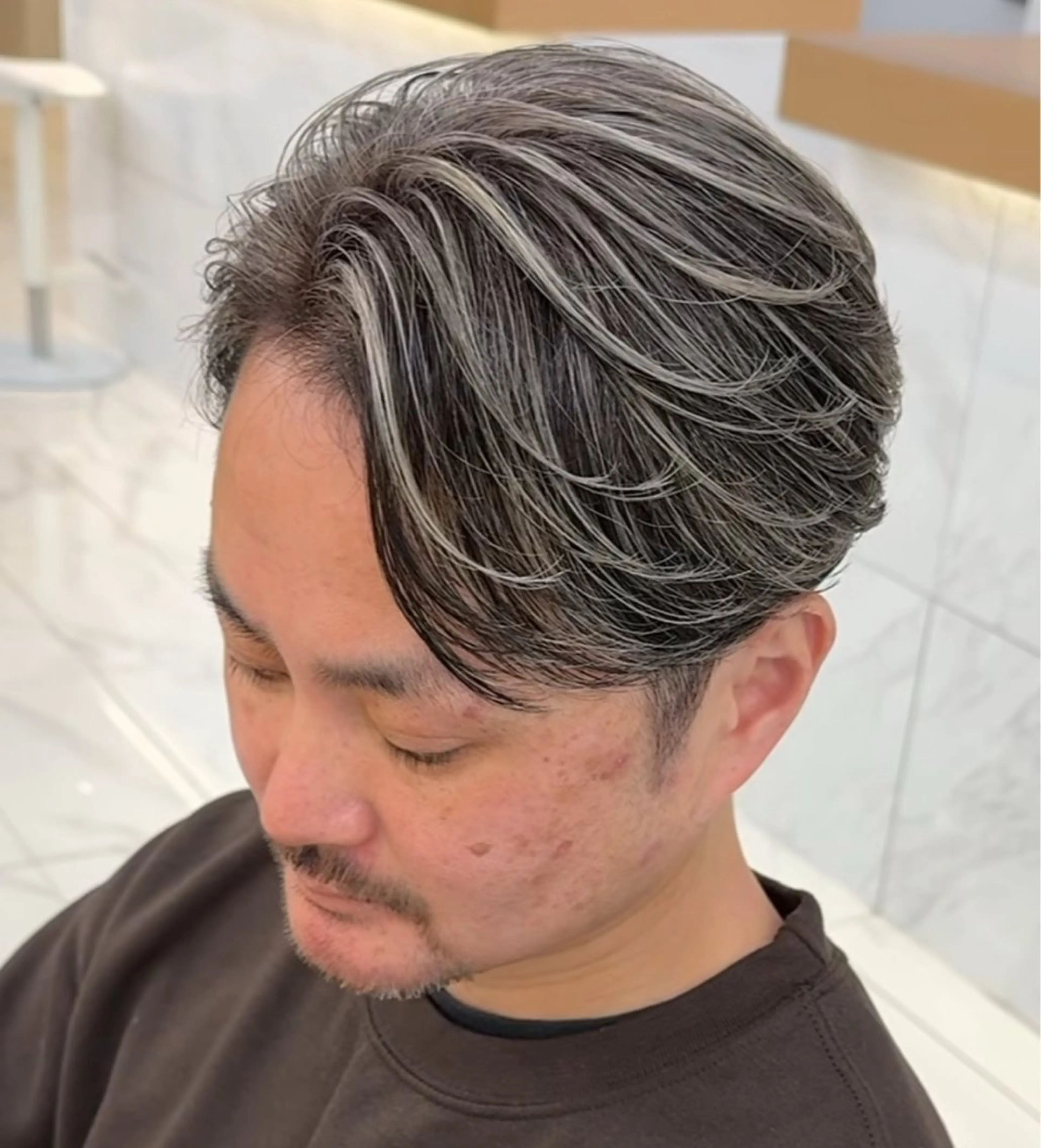 メンズ センターパート メンズハイライト メンズメッシュ カット ヘアカラー 白髪ぼかし/白髪 メッシュ/ゆうとのヘアスタイル