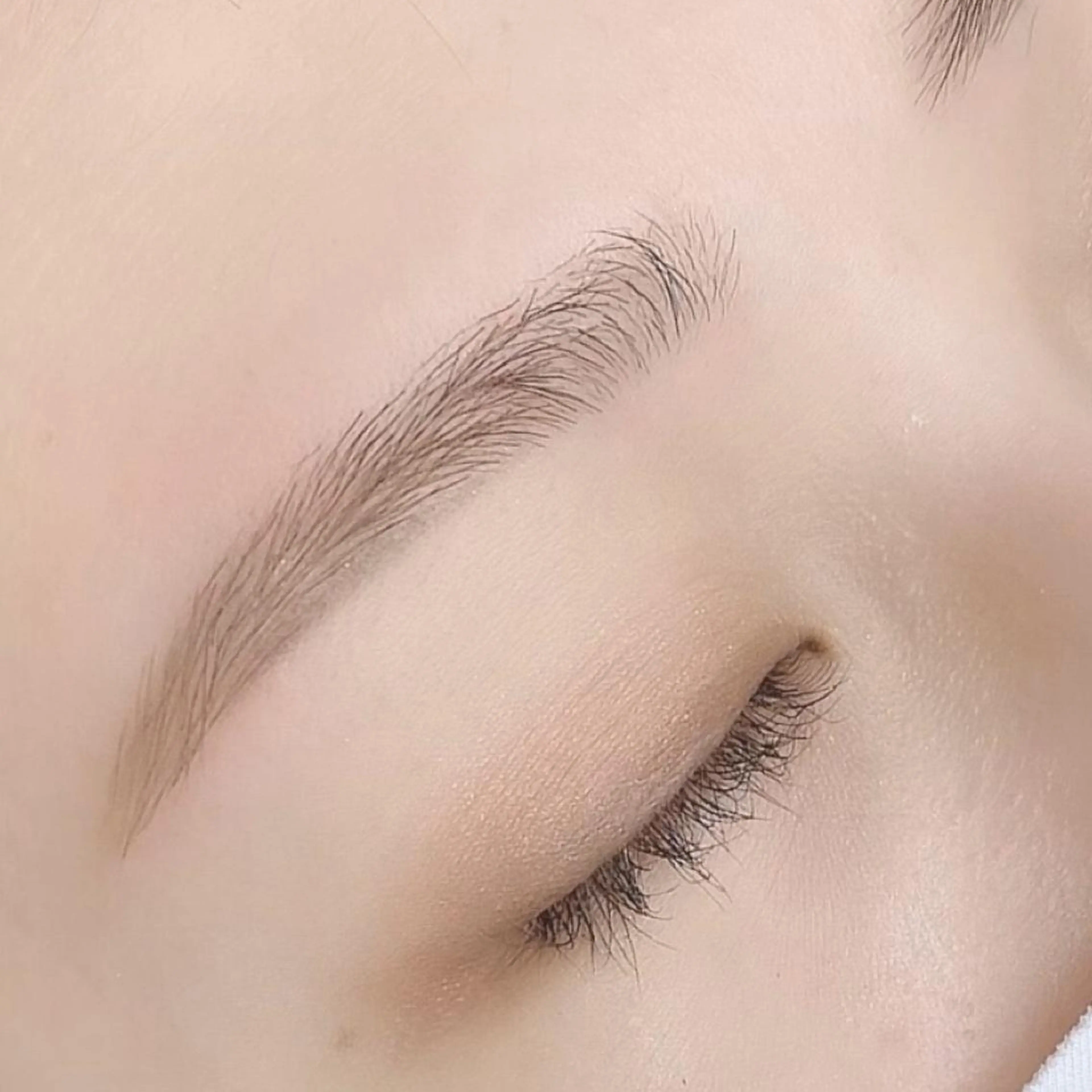 アイブロウ ビューステージ アイブロウイストの眉毛・アイブロウイメージ