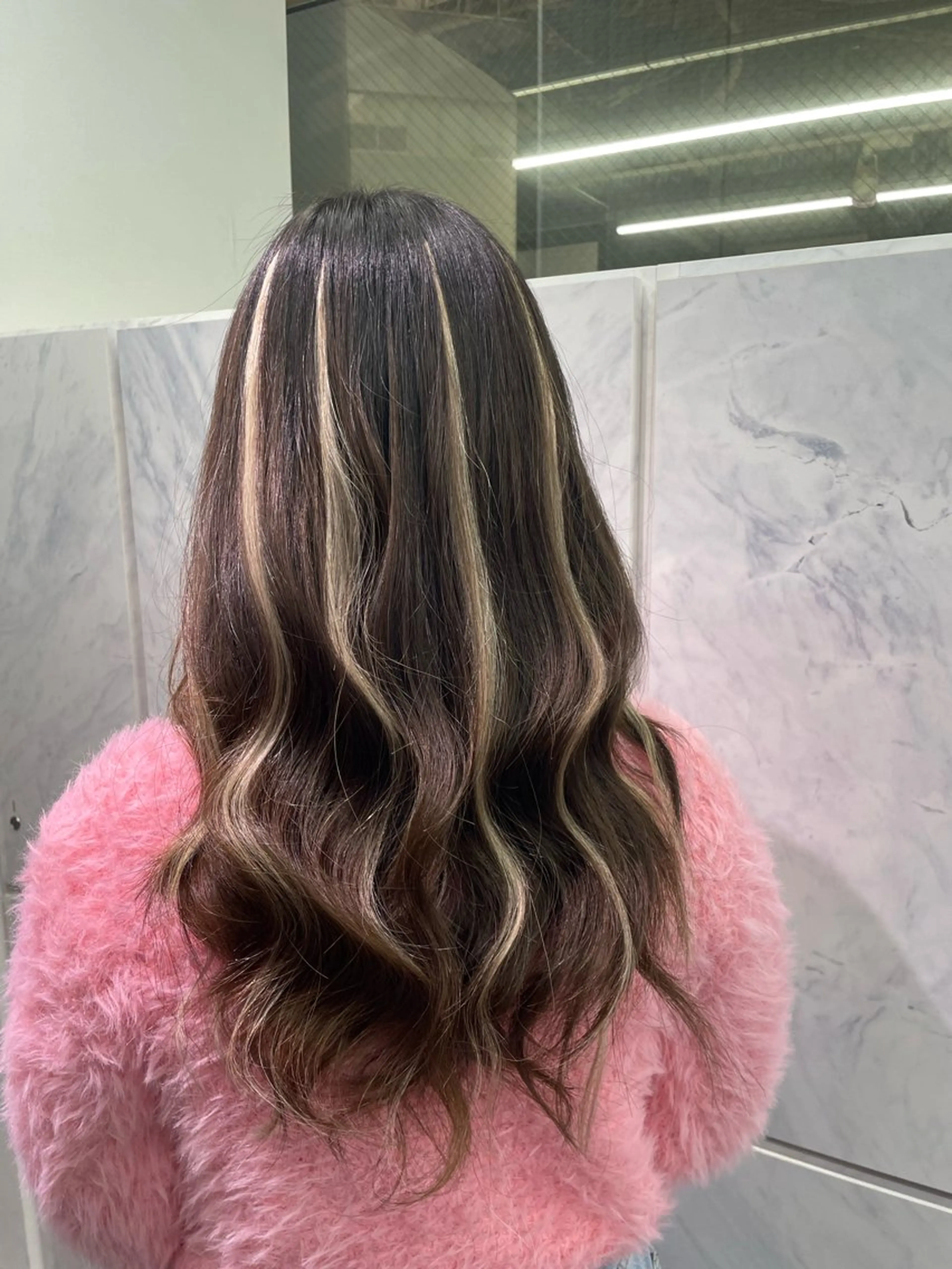 セミロング エクステ ハイトーンカラーエク ステ🌺RENA🌺のヘアスタイル