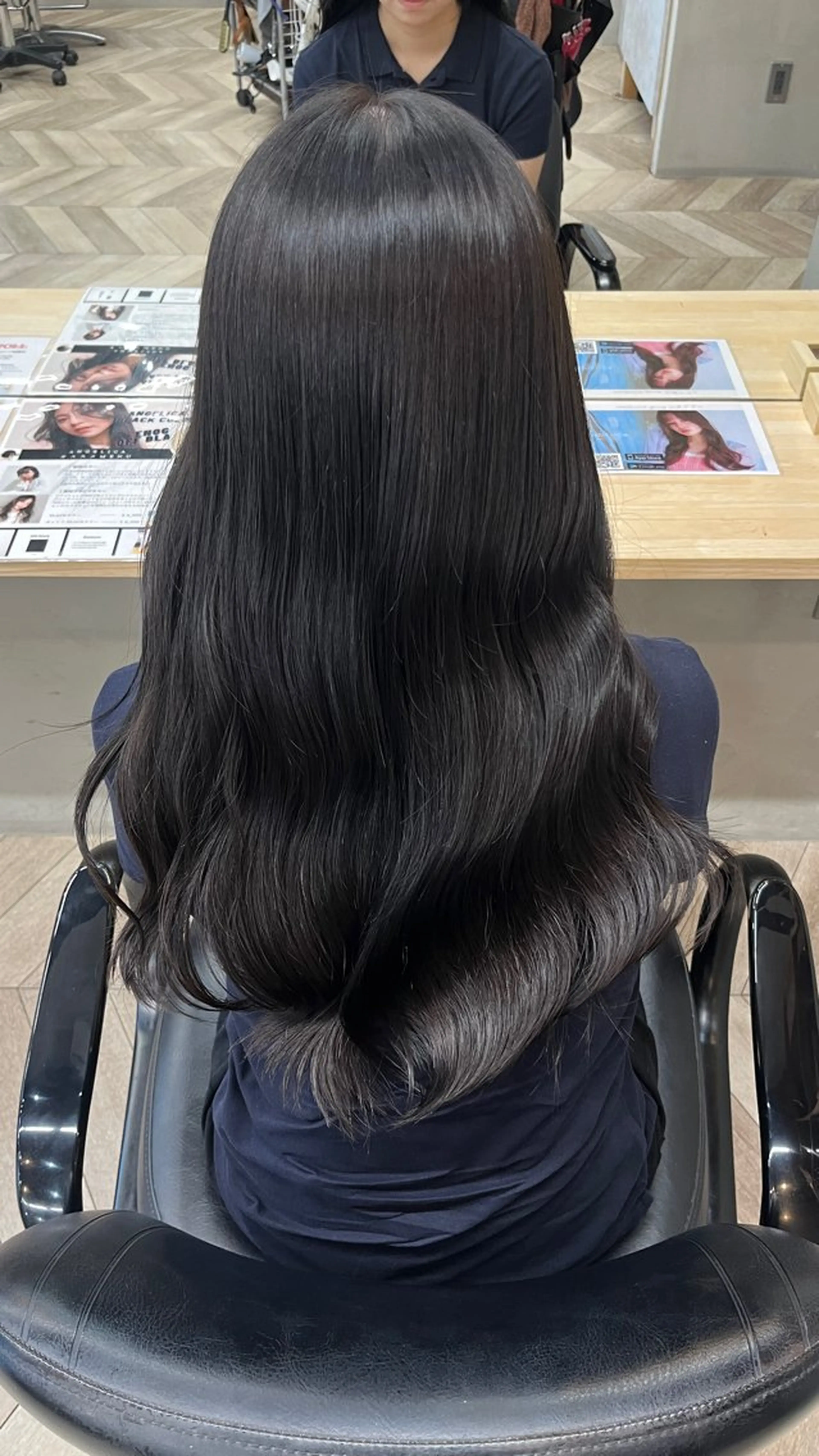 カラー 黒髪 田中 萌のヘアスタイル