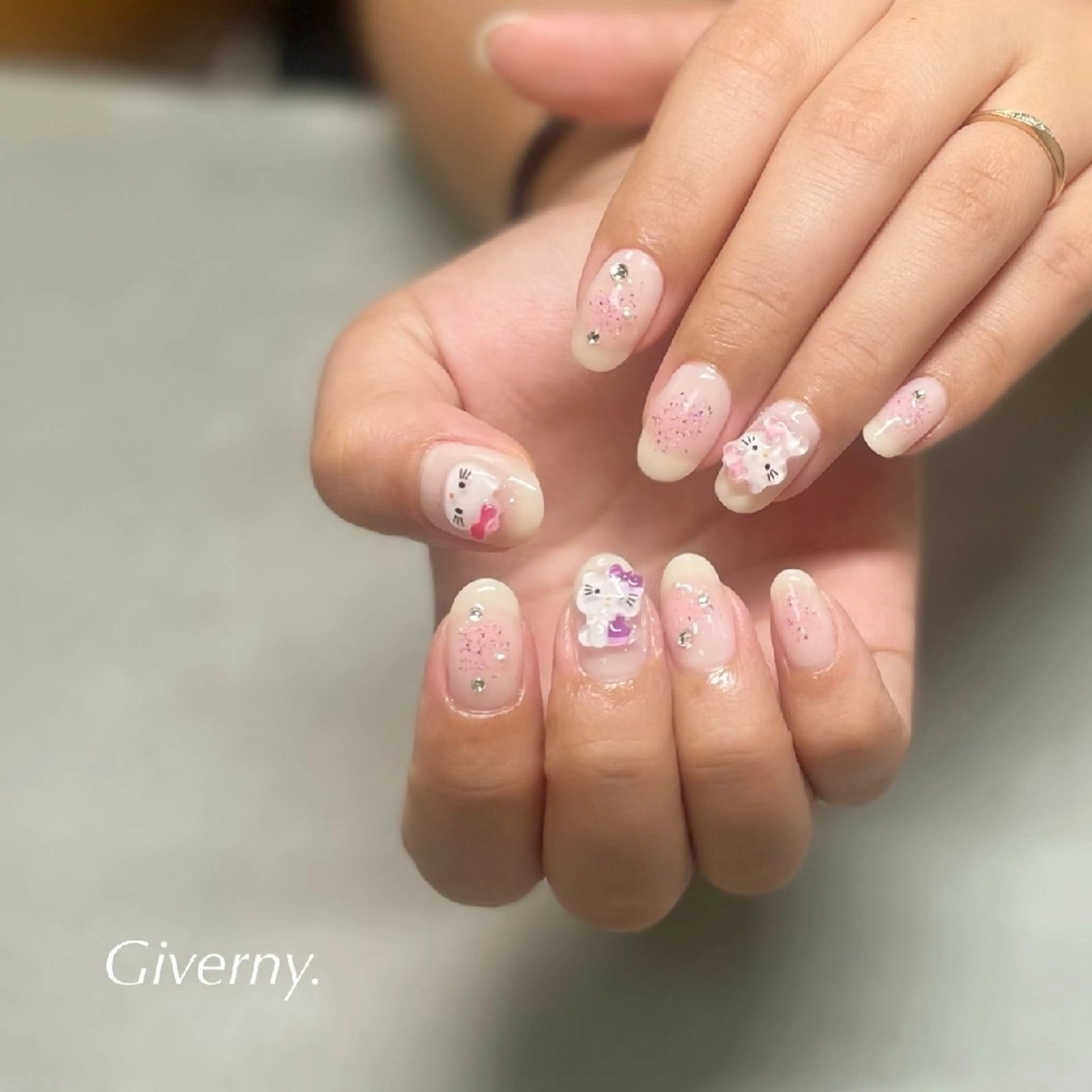 ネイル チークネイル 持ち込み ハンドネイル Giverny .のネイルデザイン