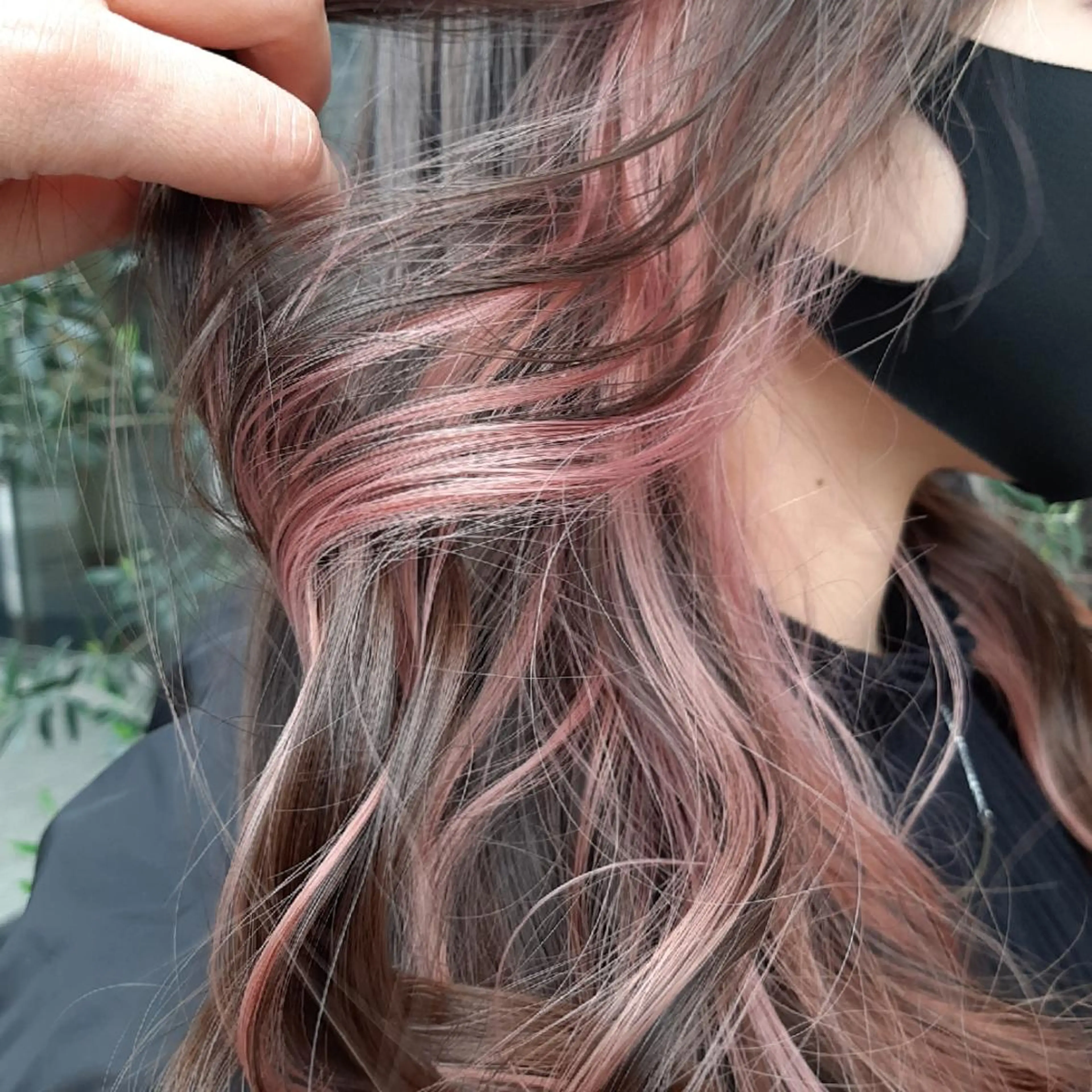 カラー ロング ブリーチ インナーカラー ピンクカラー はらだ ともこ☺︎のヘアスタイル