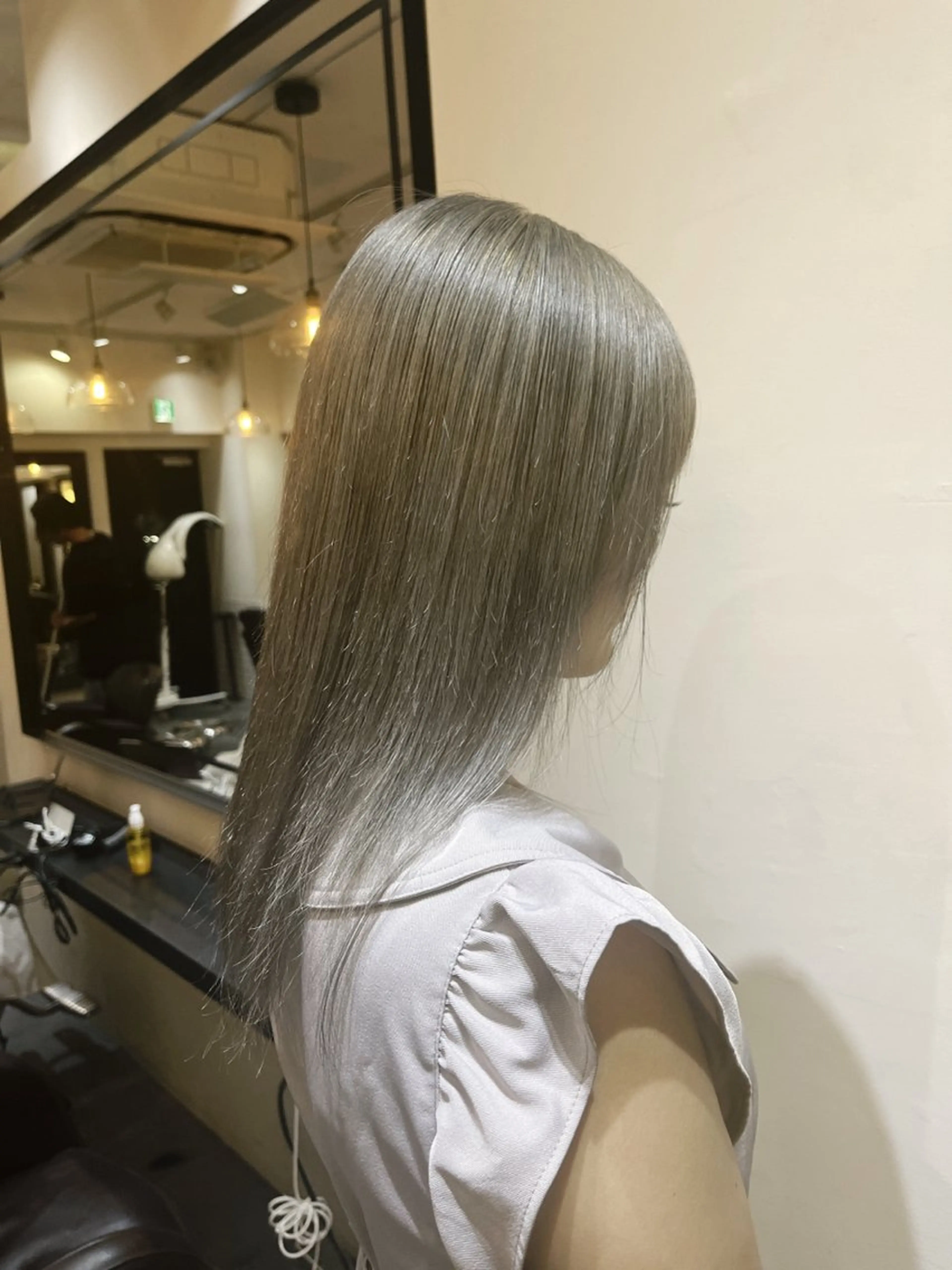 セミロング カラー ベージュカラー オリーブベージュ ヘアカラー ハイトーンカラー 🦋yuri🦋のヘアスタイル