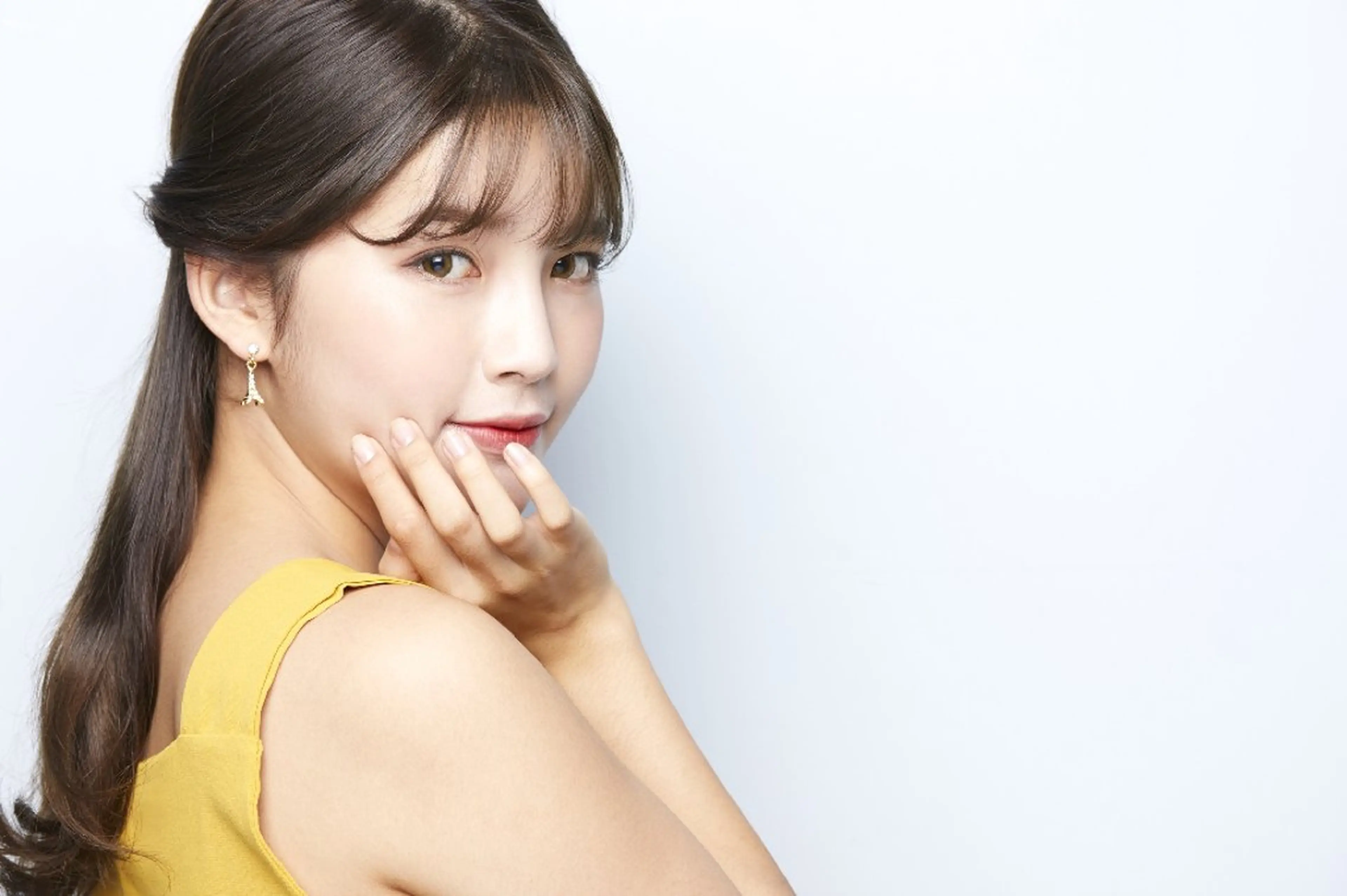 ネイル ブライダルネイル ホワイト aliaハイフ&水光ジェットサロン所属・aliaハーブ水光店 エステティシャン募集のエステ・リラクイメージ