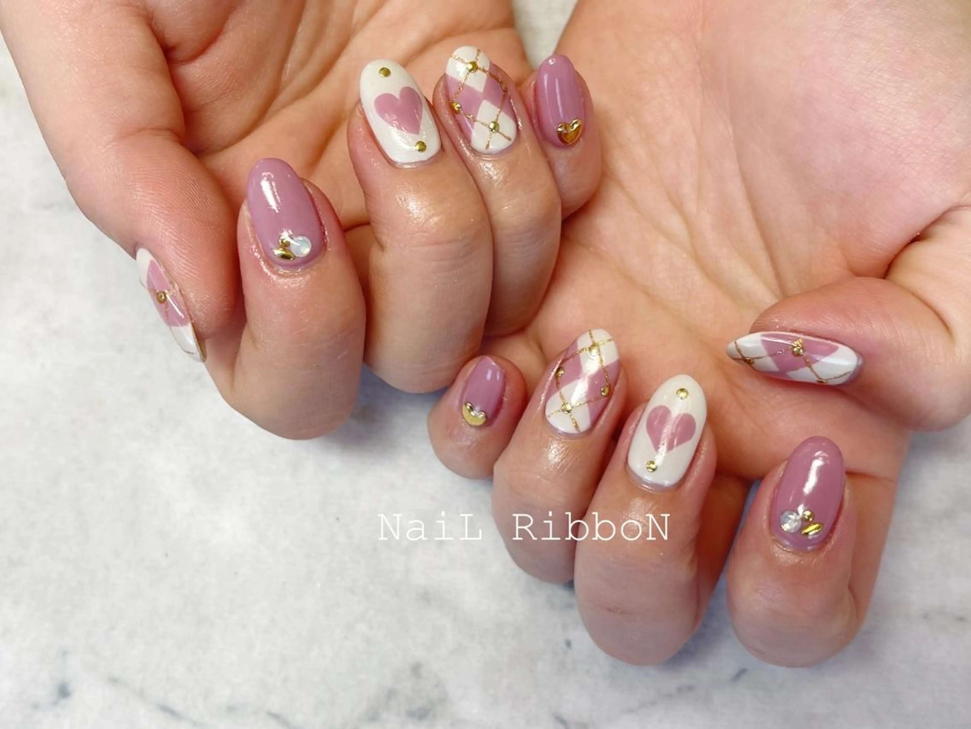 ネイル ネイルリボン 受付スタッフのネイルデザイン