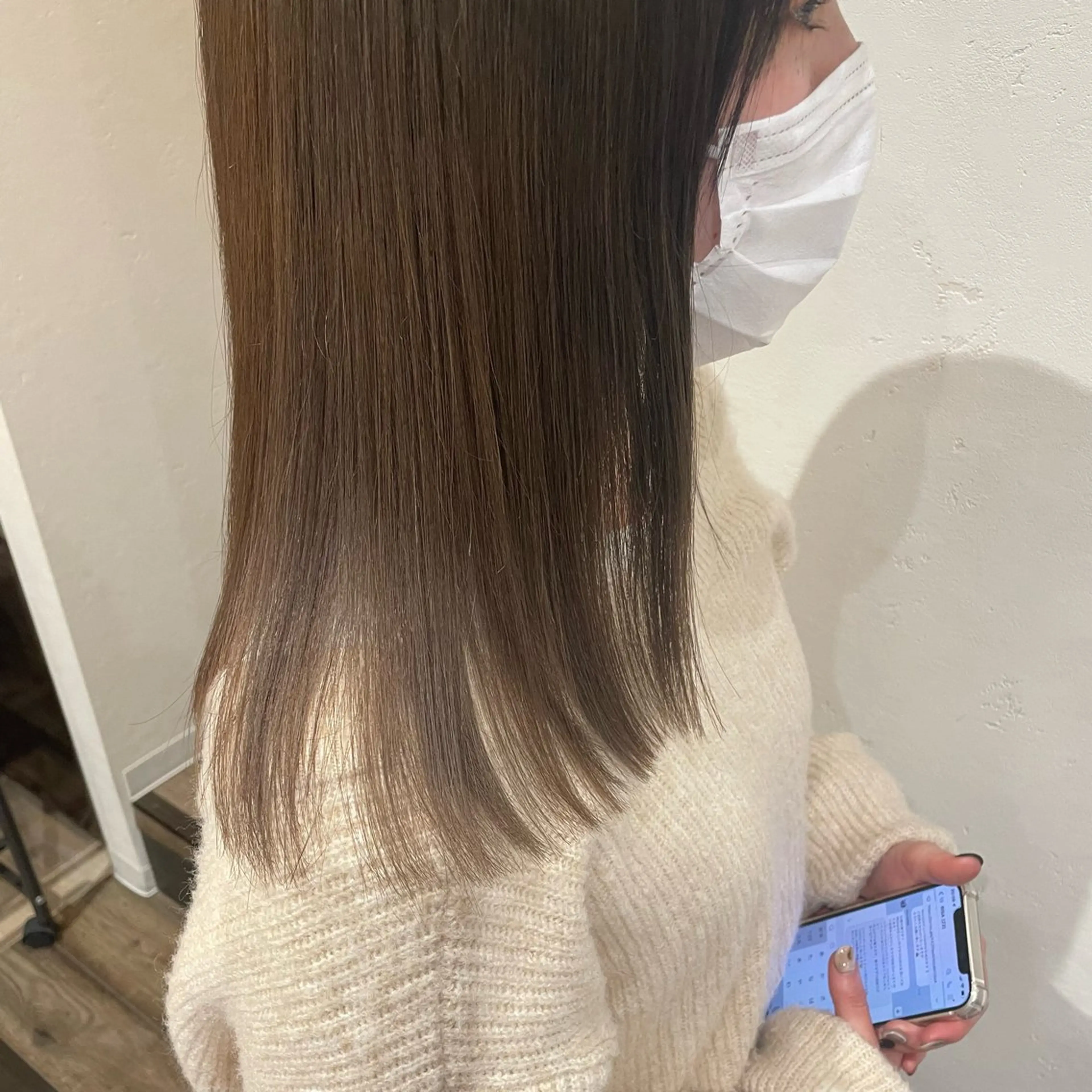 セミロング カラー ベージュカラー ブリーチ ケアブリーチ ミルクティーベージュ 髪質改善 カット ヘアカラー トリートメント 村上 遥香 店長スタイリストのヘアスタイル