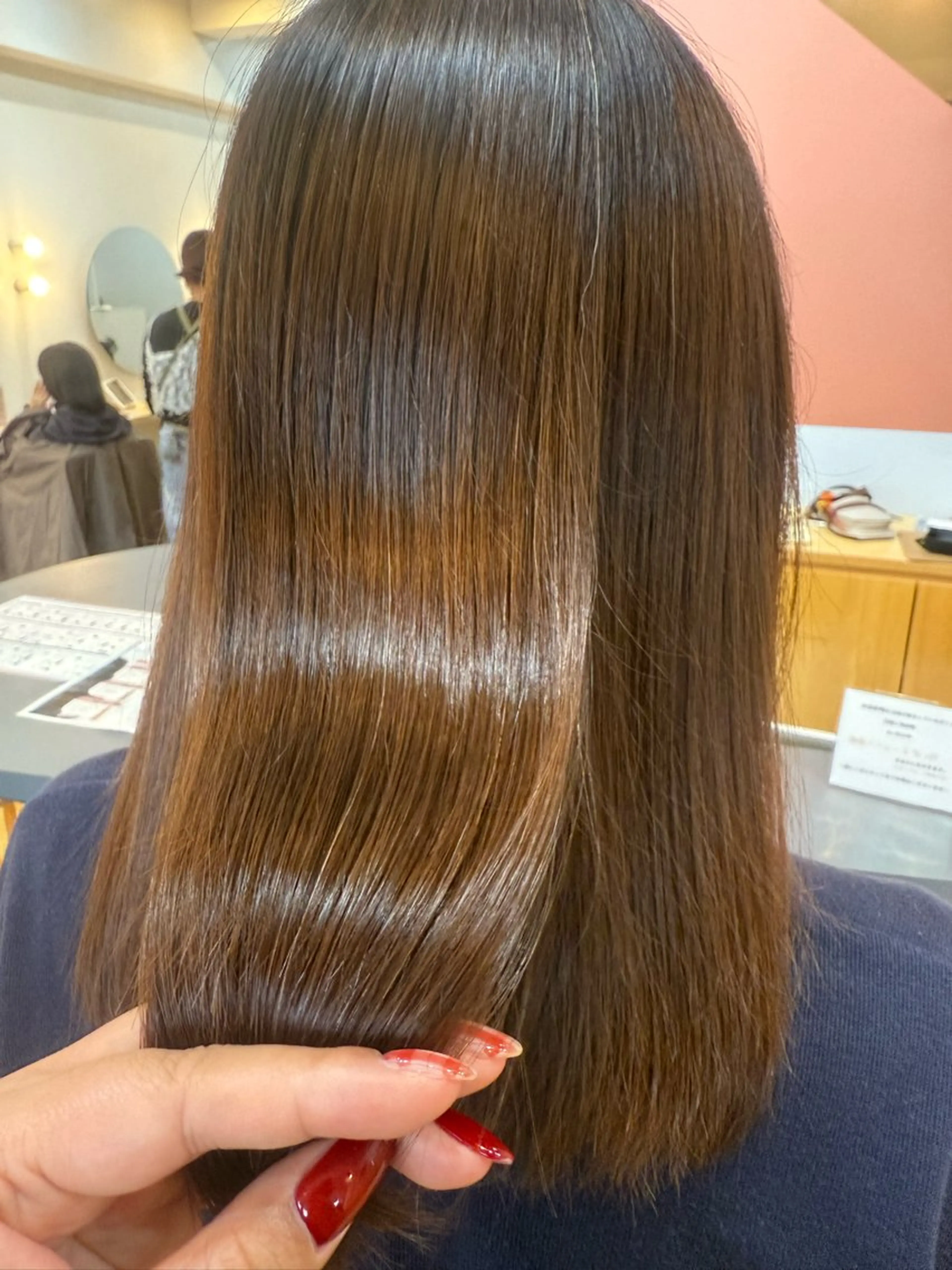 セミロング 縮毛矯正 奧村 真奈のヘアスタイル