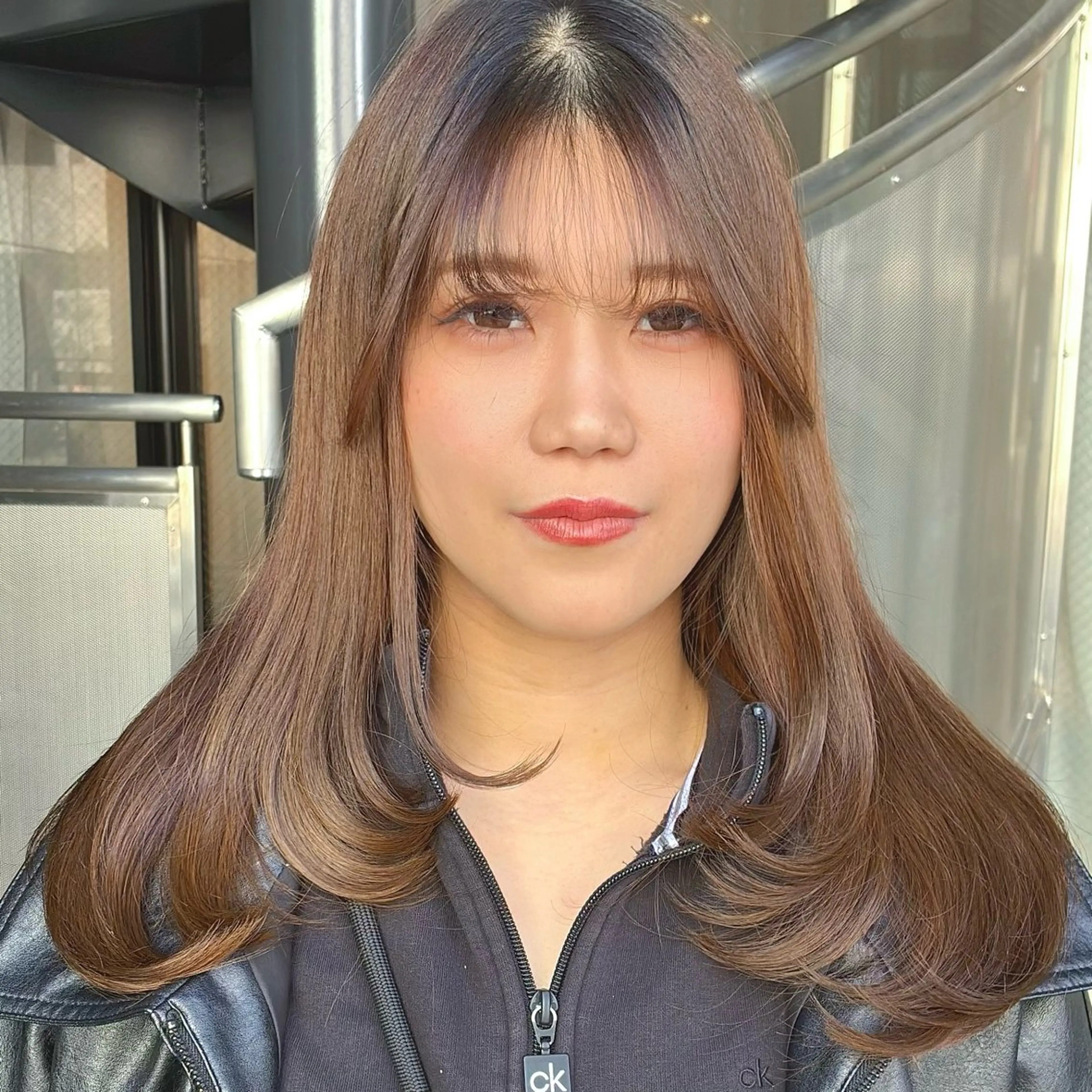 ミディアム レイヤーカット カット ヘアカラー calna 古賀 菜摘のヘアスタイル