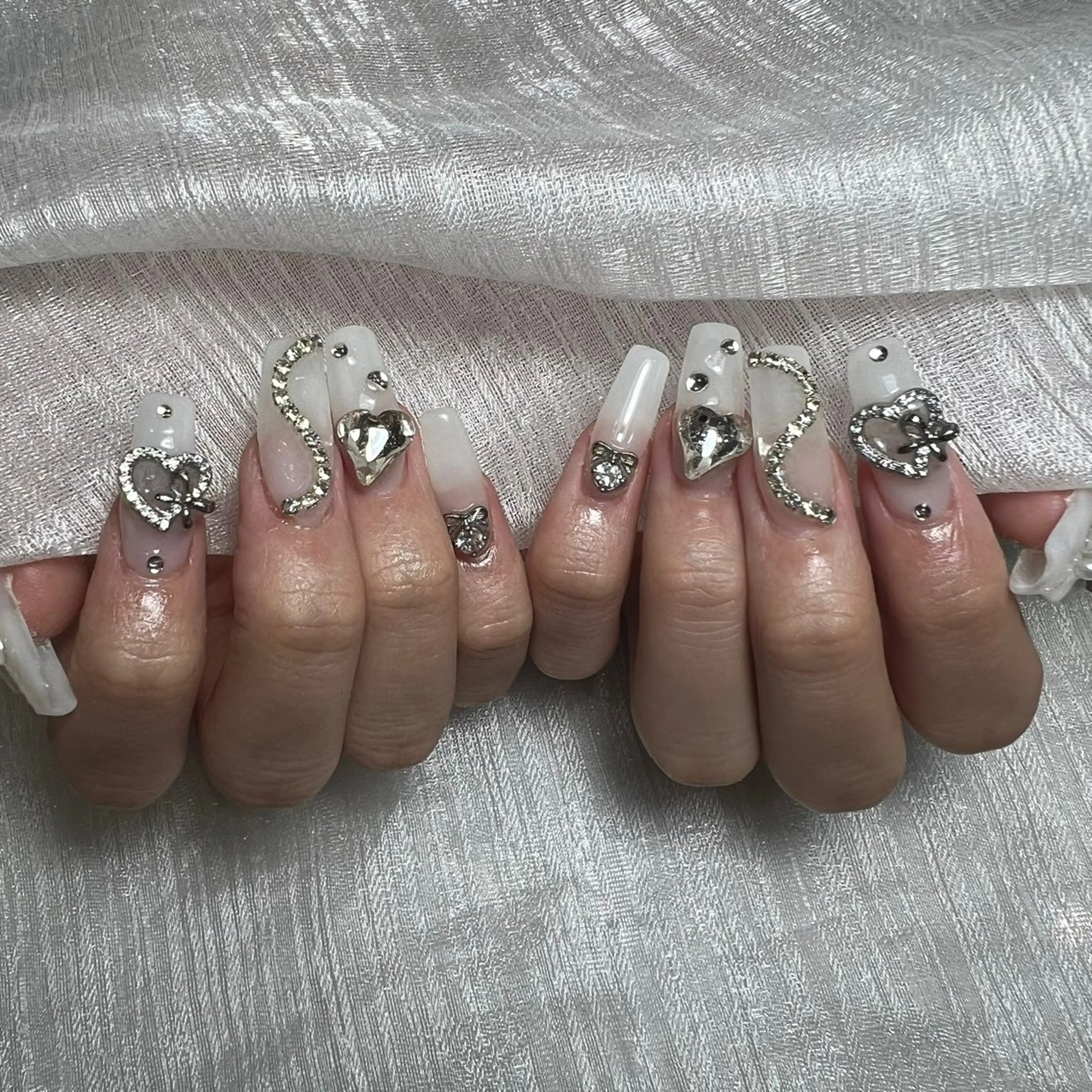 【HANDオフ無し】チップ長さだし10本＋90分パーツつけ放題【ワンカラーorラメグラデーション】の写真