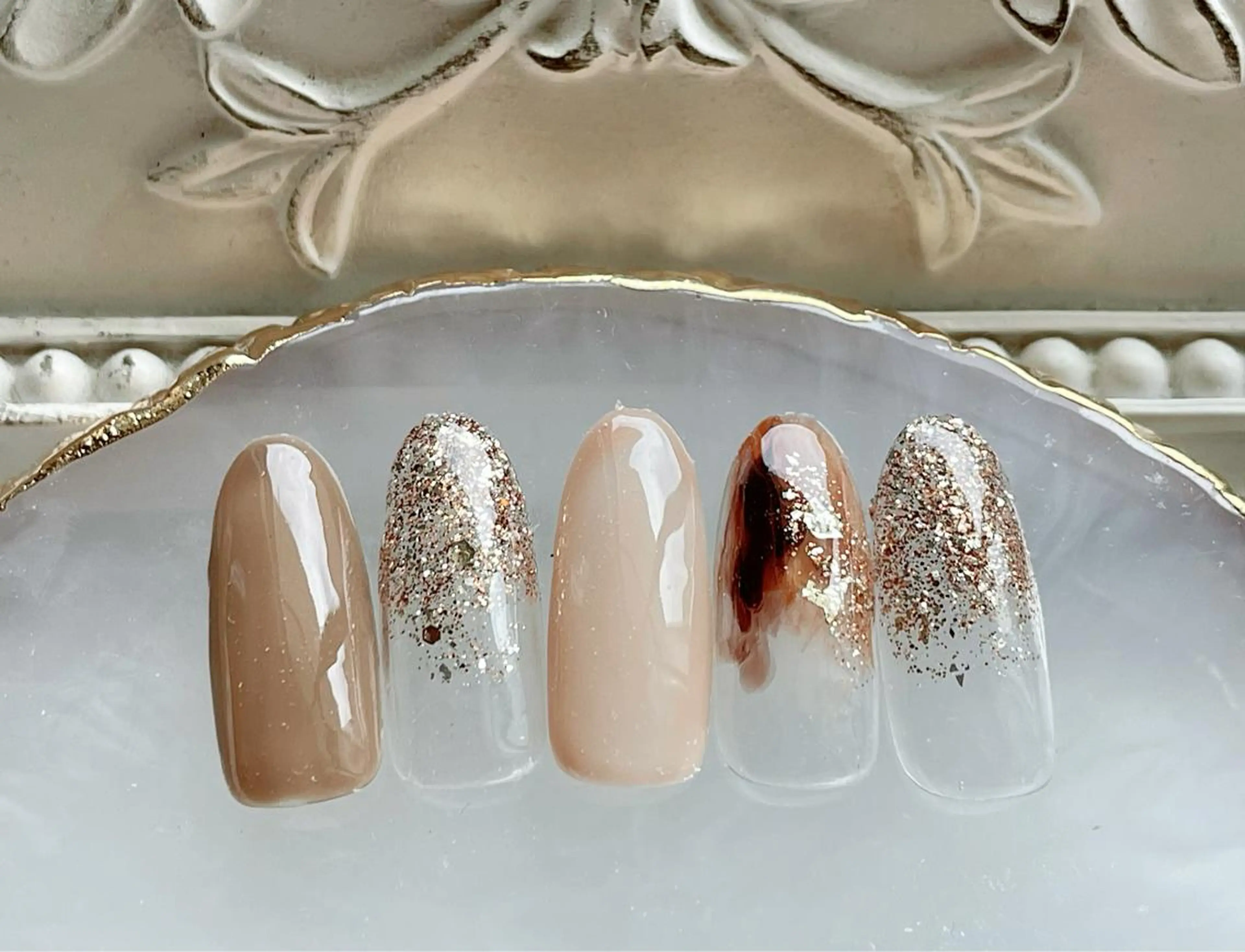 ネイル ブラウン ジェルネイル キラキラネイル パラジェル ハンドネイル Satomi  のネイルデザイン