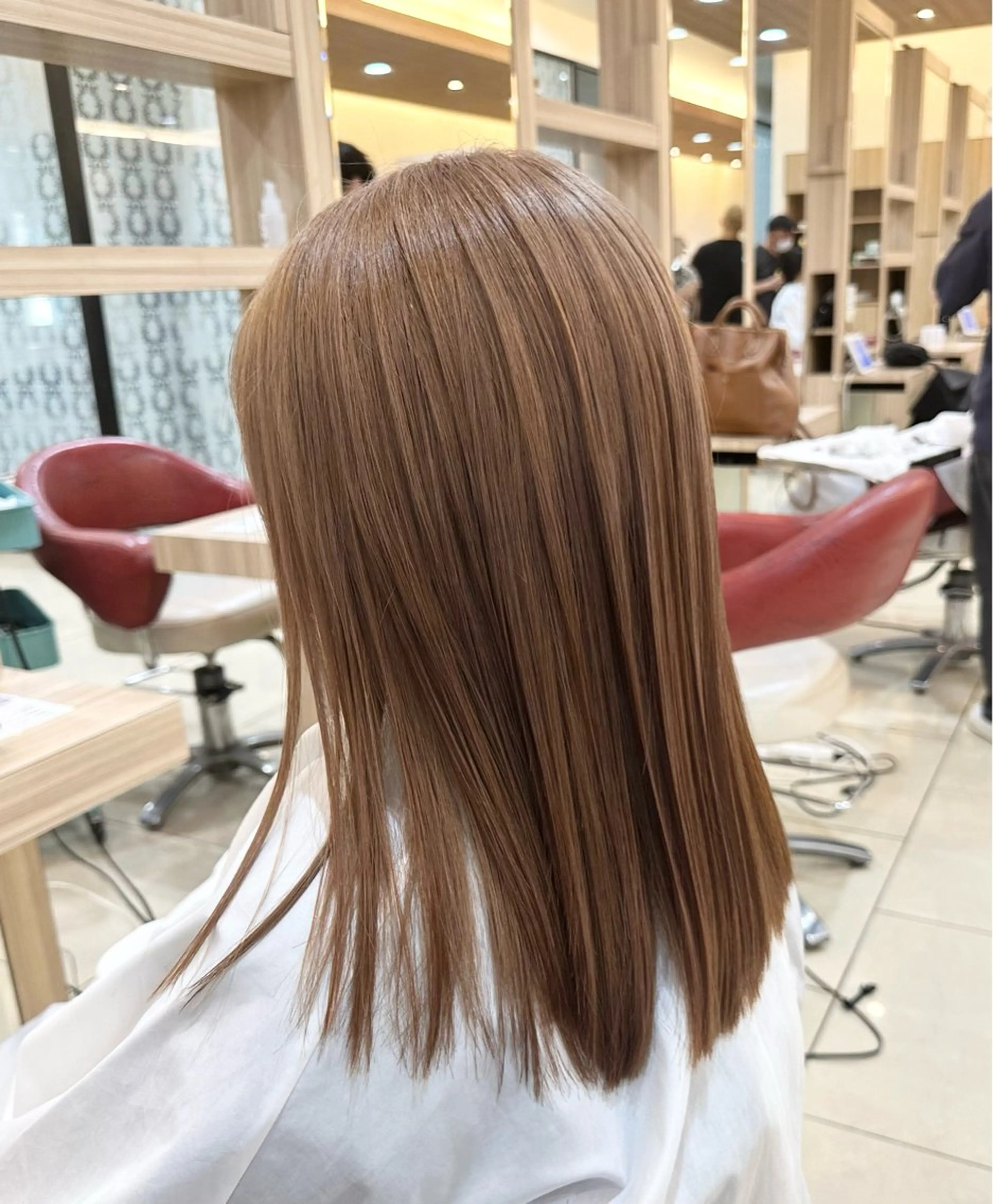 セミロング カラー プログレス小平小川所属・フェザー/波巻き 雫石大夢のヘアスタイル