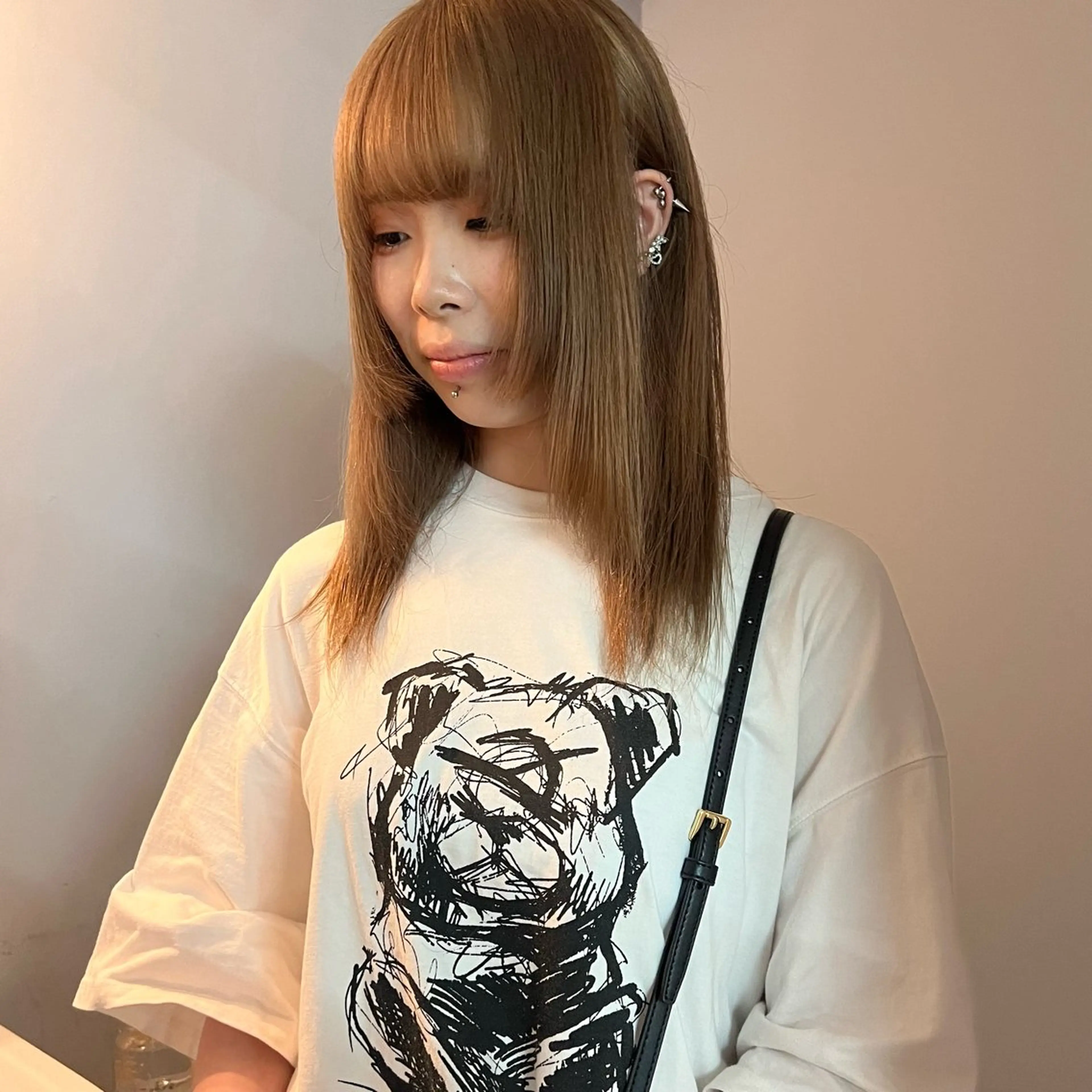 ミディアム 舟橋耀/ブリーチカラ ー/レイヤーカットのヘアスタイル