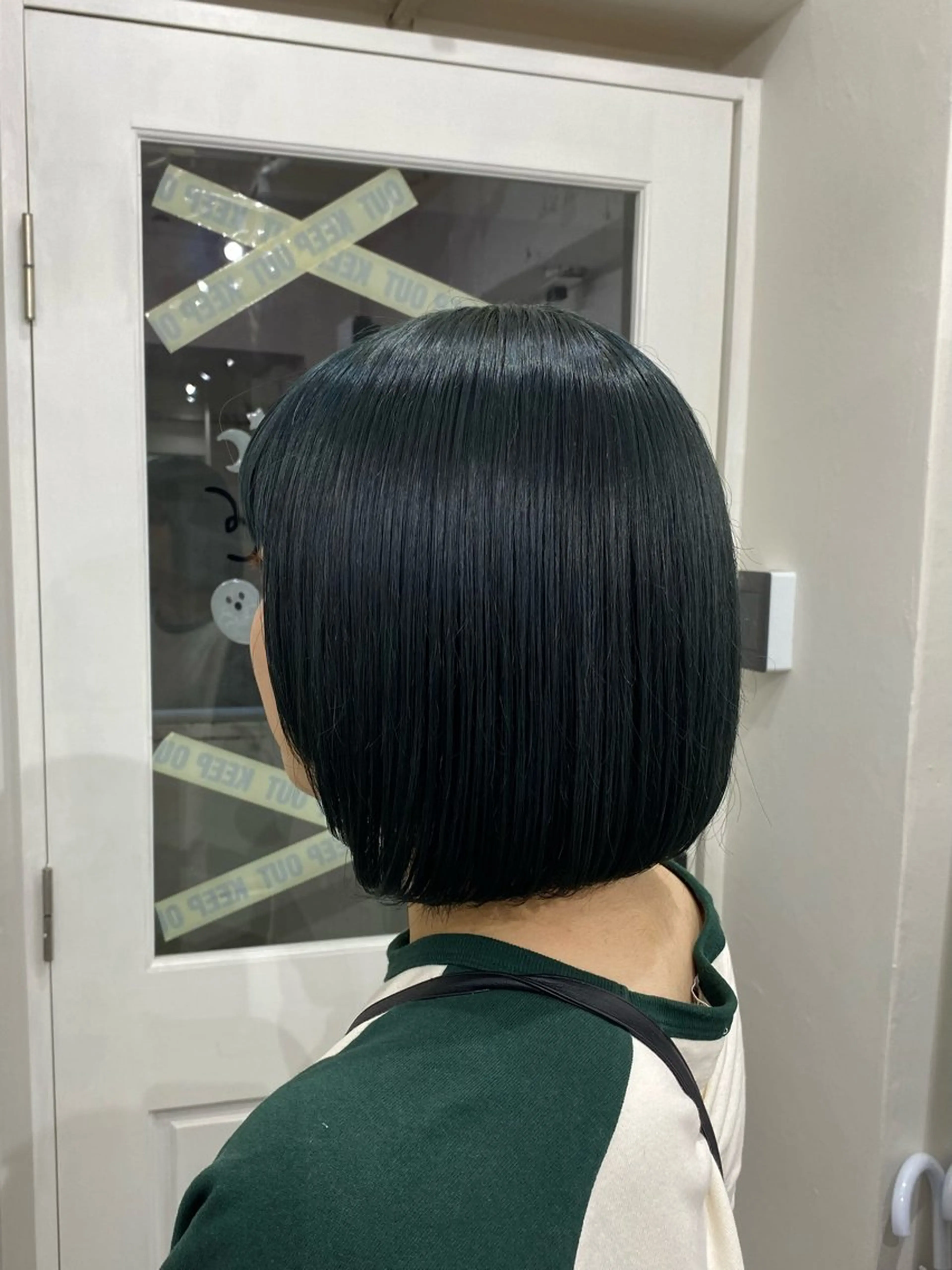 セミロング カラー ダークグリーン 抜け感/ワンカラー/ 明大前/桑田のヘアスタイル