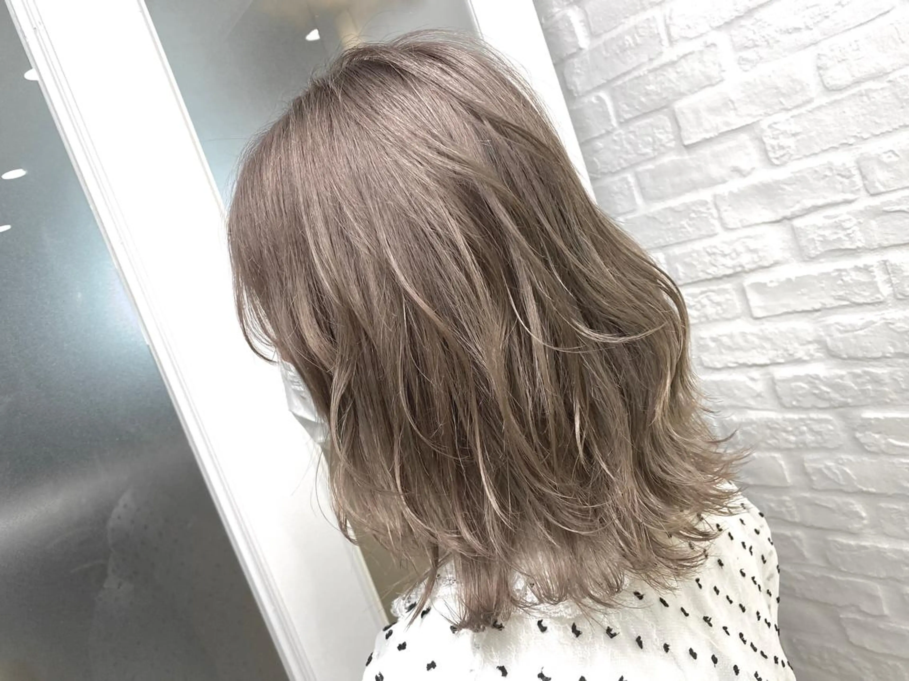 セミロング 🍀透明感抜群🍀/ ハイトーンカラーのヘアスタイル