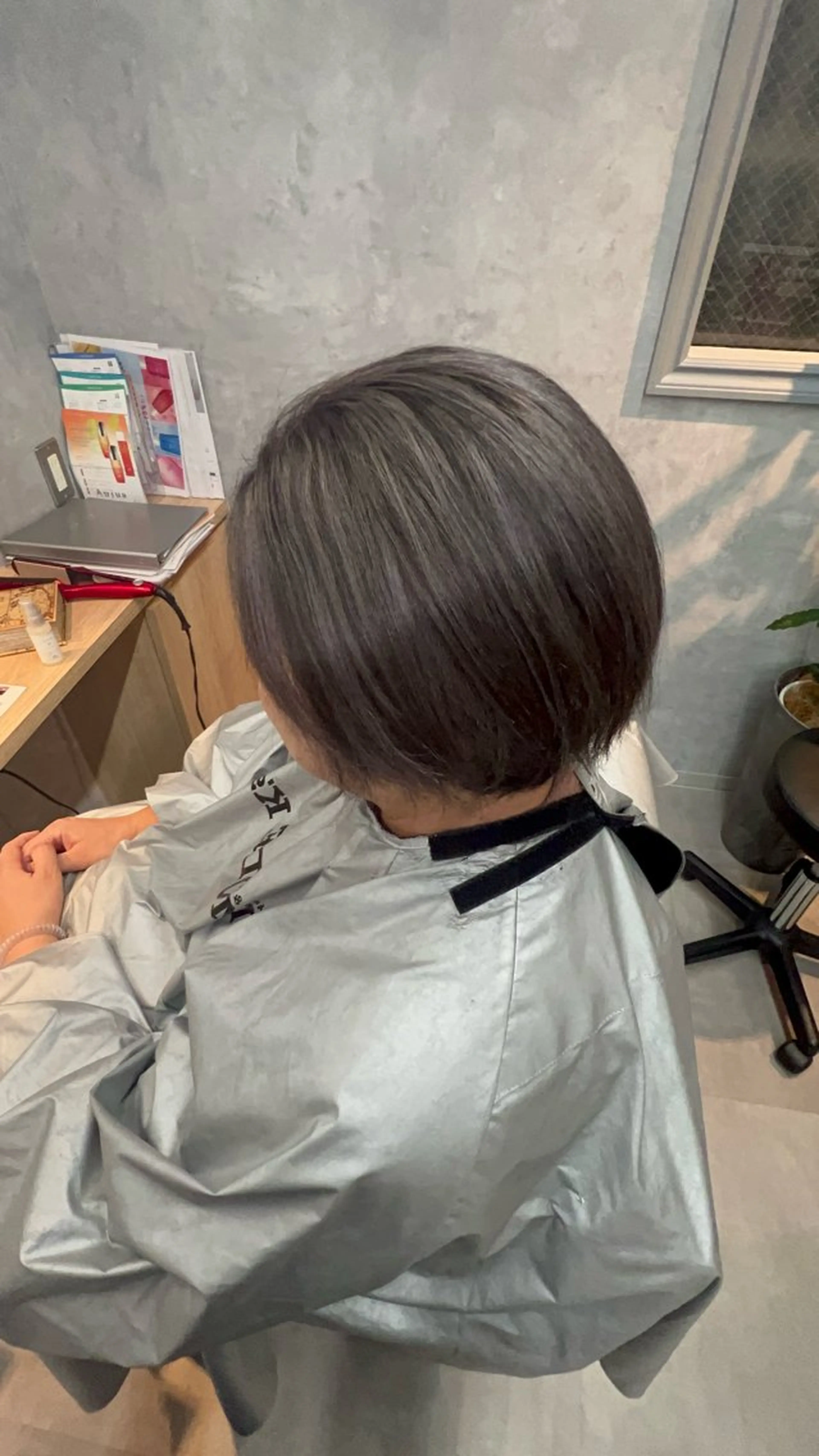 ミディアム ヘアカラー motoトップカラー リスト/ブリーチカラのヘアスタイル