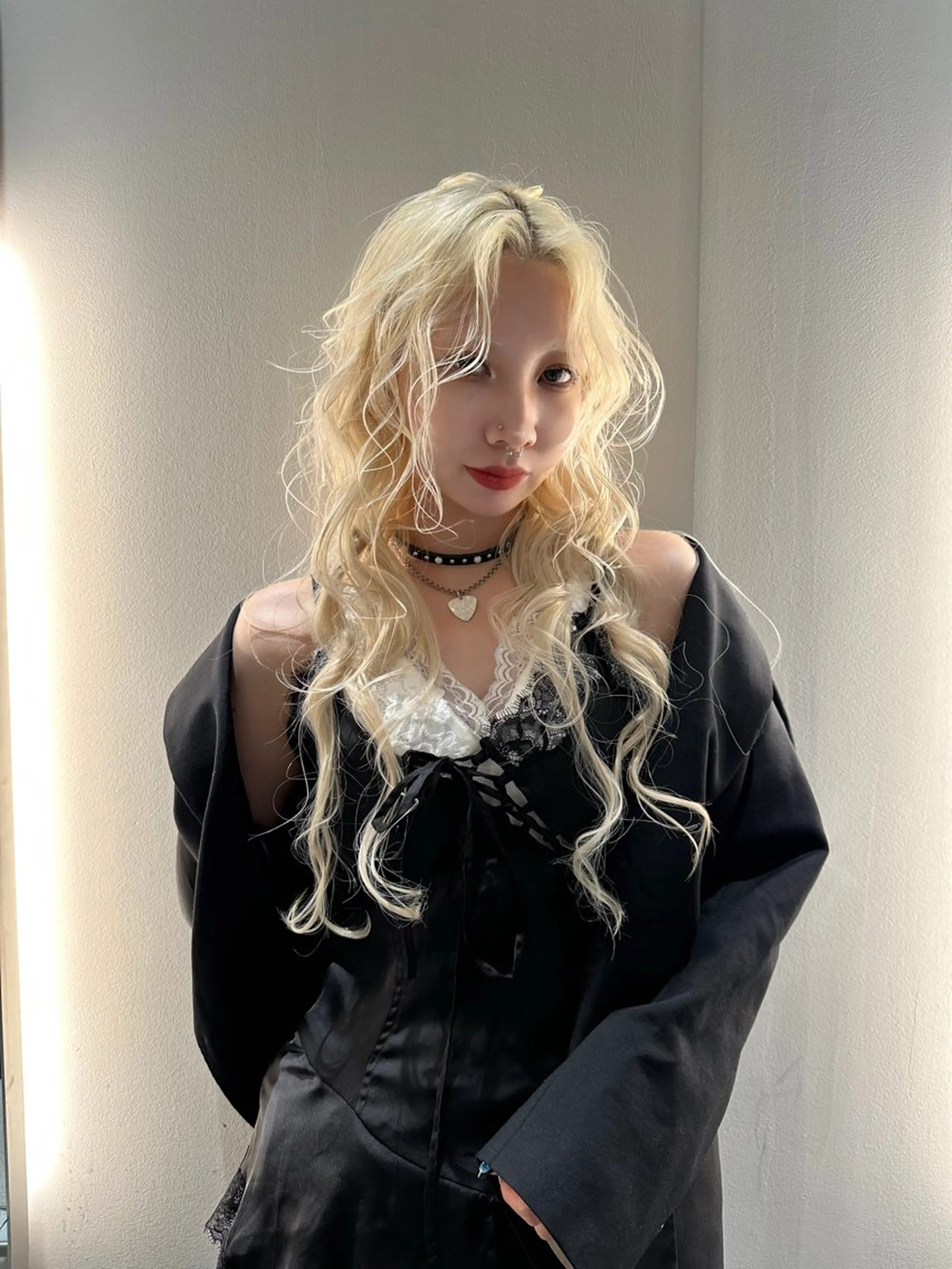 カラー ブリーチ ブロンド 金森 凜久のヘアスタイル