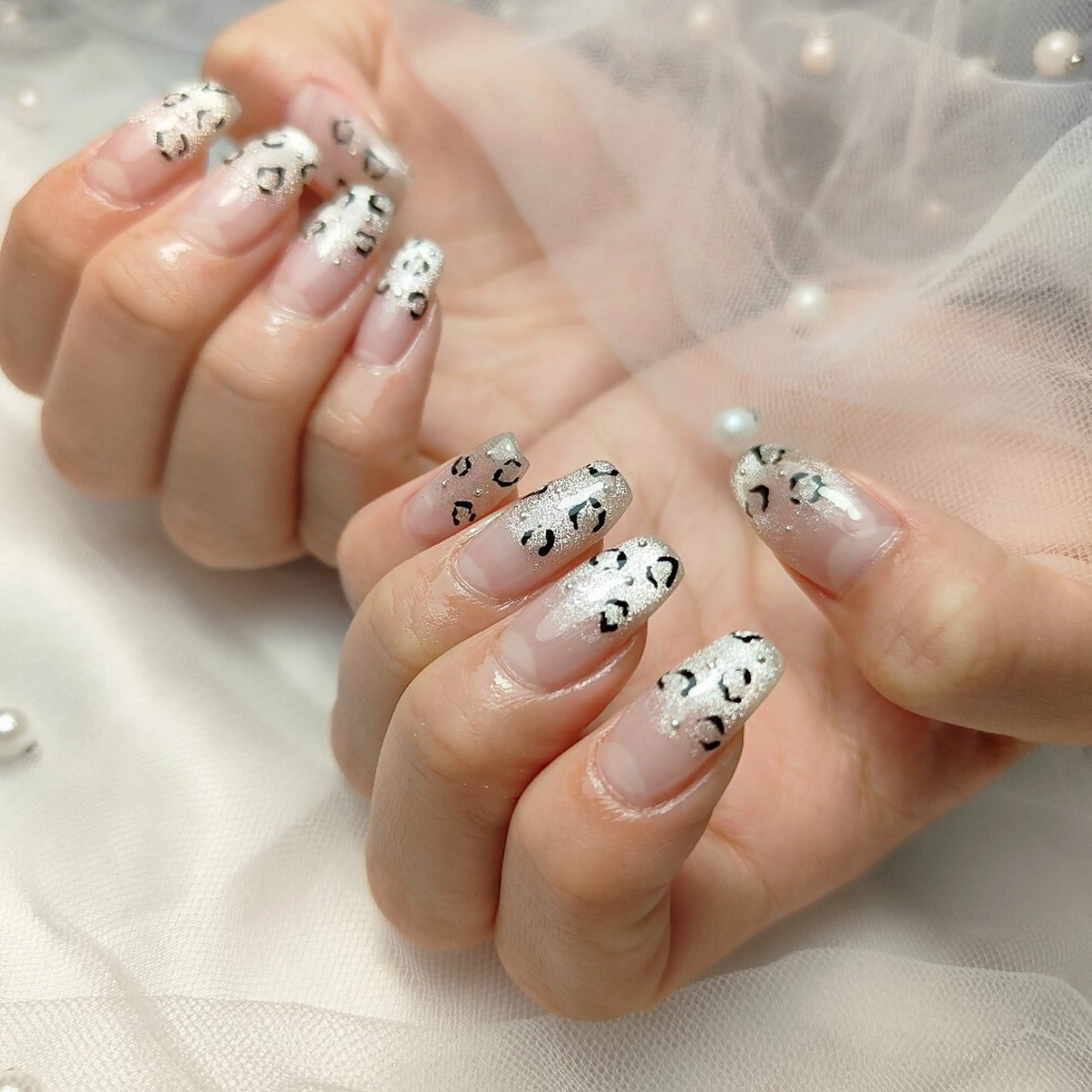 ネイル アニマル柄 グラデーション マグネットネイル ハンドネイル CLEAR NAILのネイルデザイン