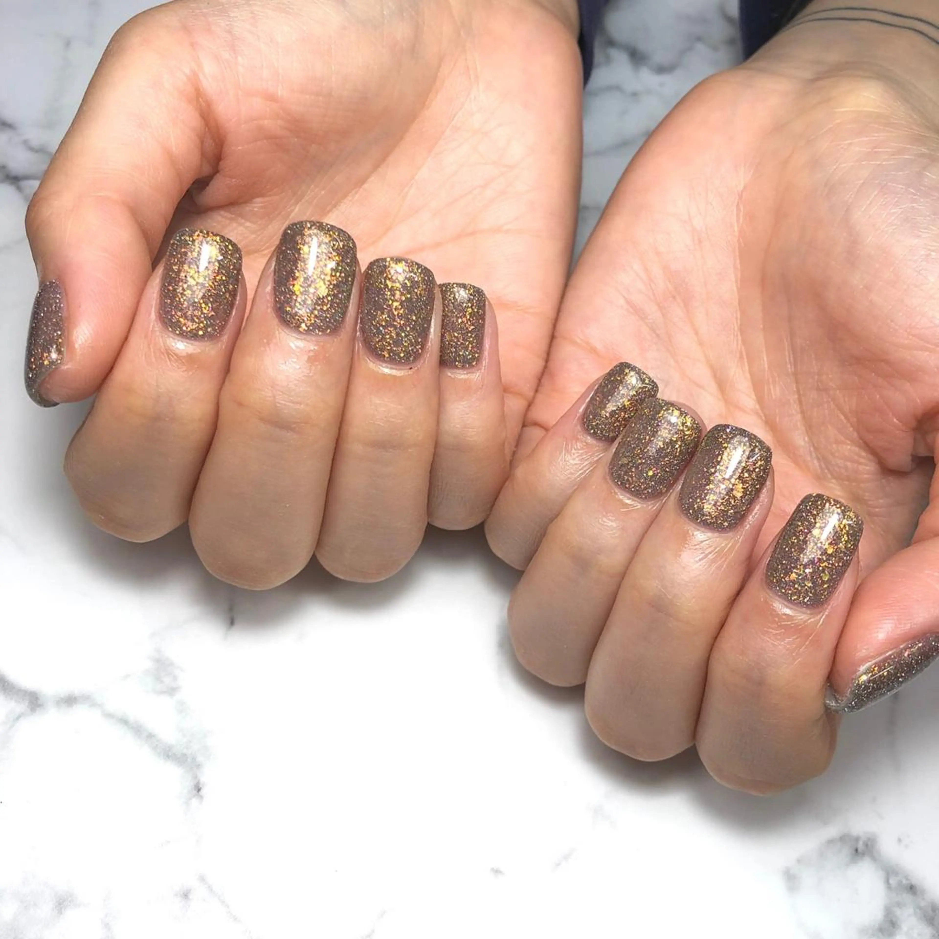 ネイル アートネイル ブラウン フラッシュネイル ホログラムネイル キラキラネイル ハンドネイル NAIL NOWのネイルデザイン