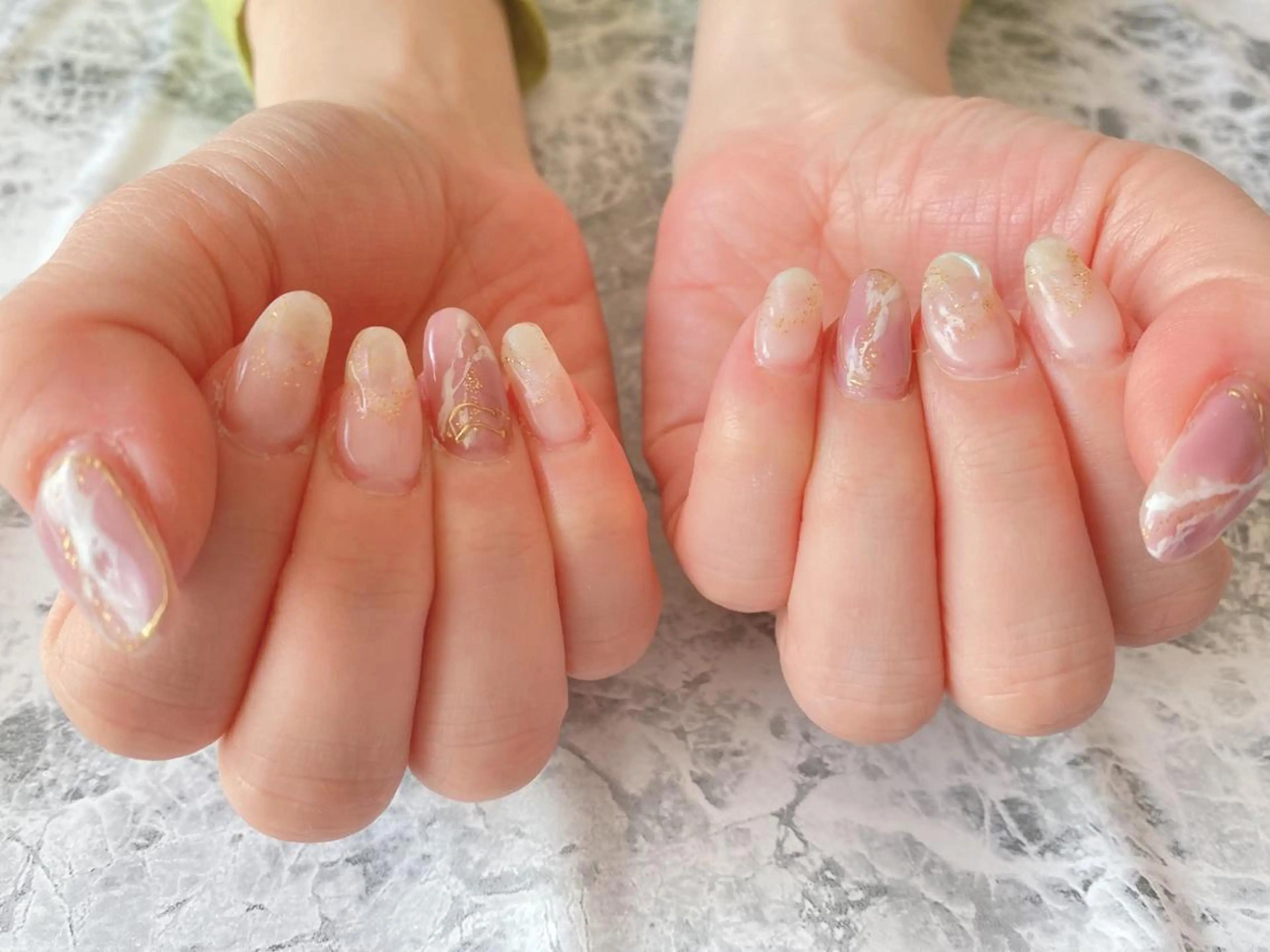 ネイル ミラーネイル ニュアンスネイル ぷっくりネイル ハンドネイル Nail_refrain所属・Nakajo Mikaのネイルデザイン