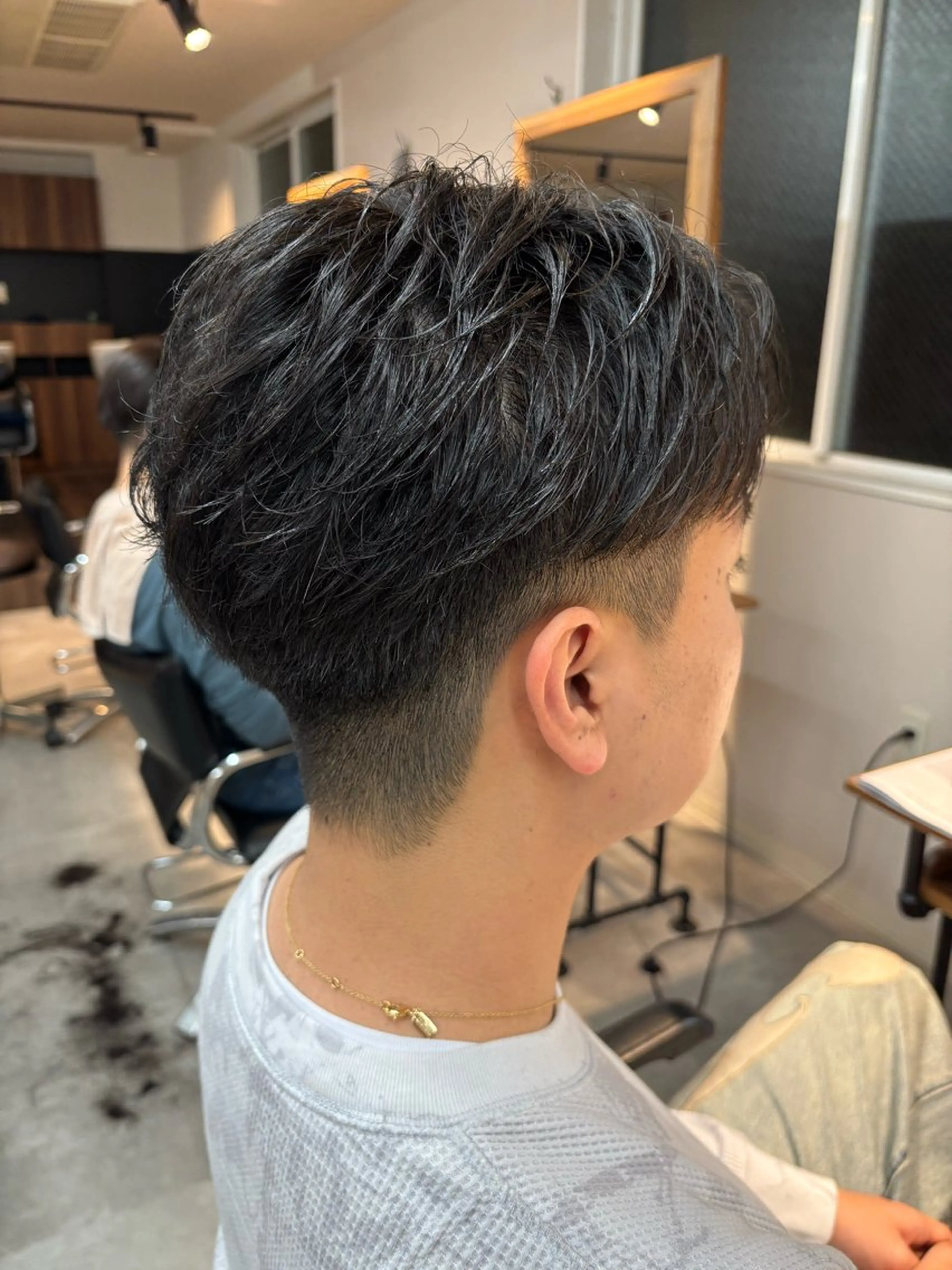 メンズ ビジネス 刈り上げ カット フェザーパーマ/韓国 /メンズカット保立のヘアスタイル