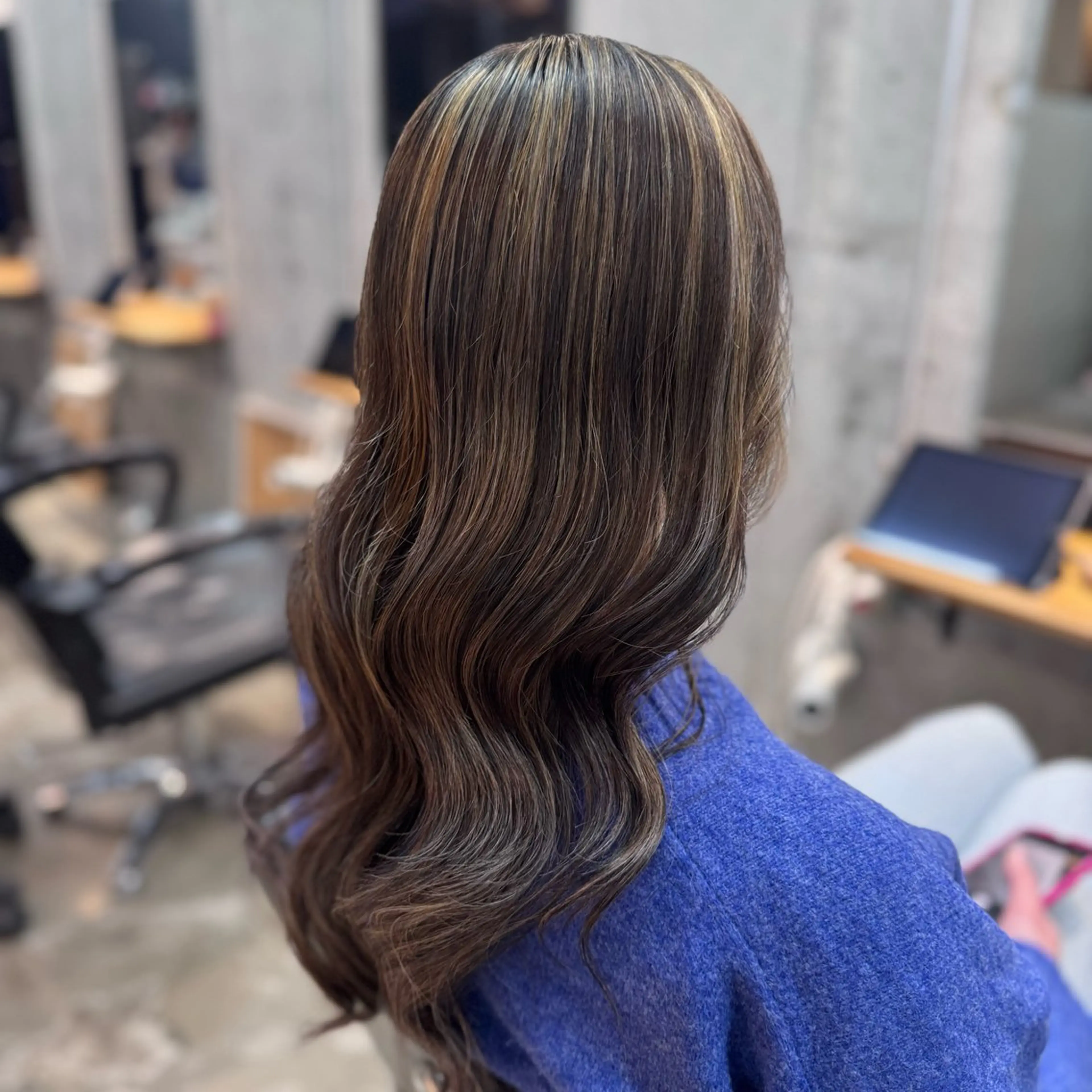 ロング カラー ハイライトカラー ハイライト ヘアカラー 穴原 優紀のヘアスタイル