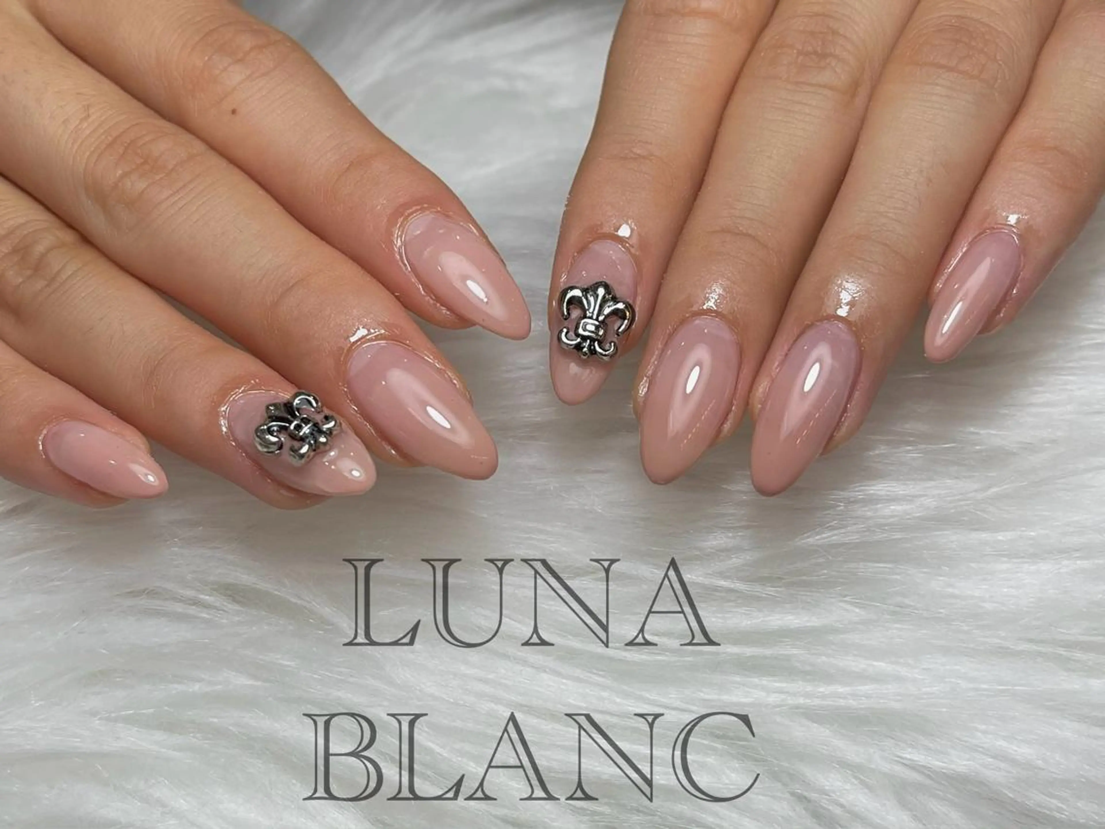 セミロング nail LUNA BLANCのネイルデザイン