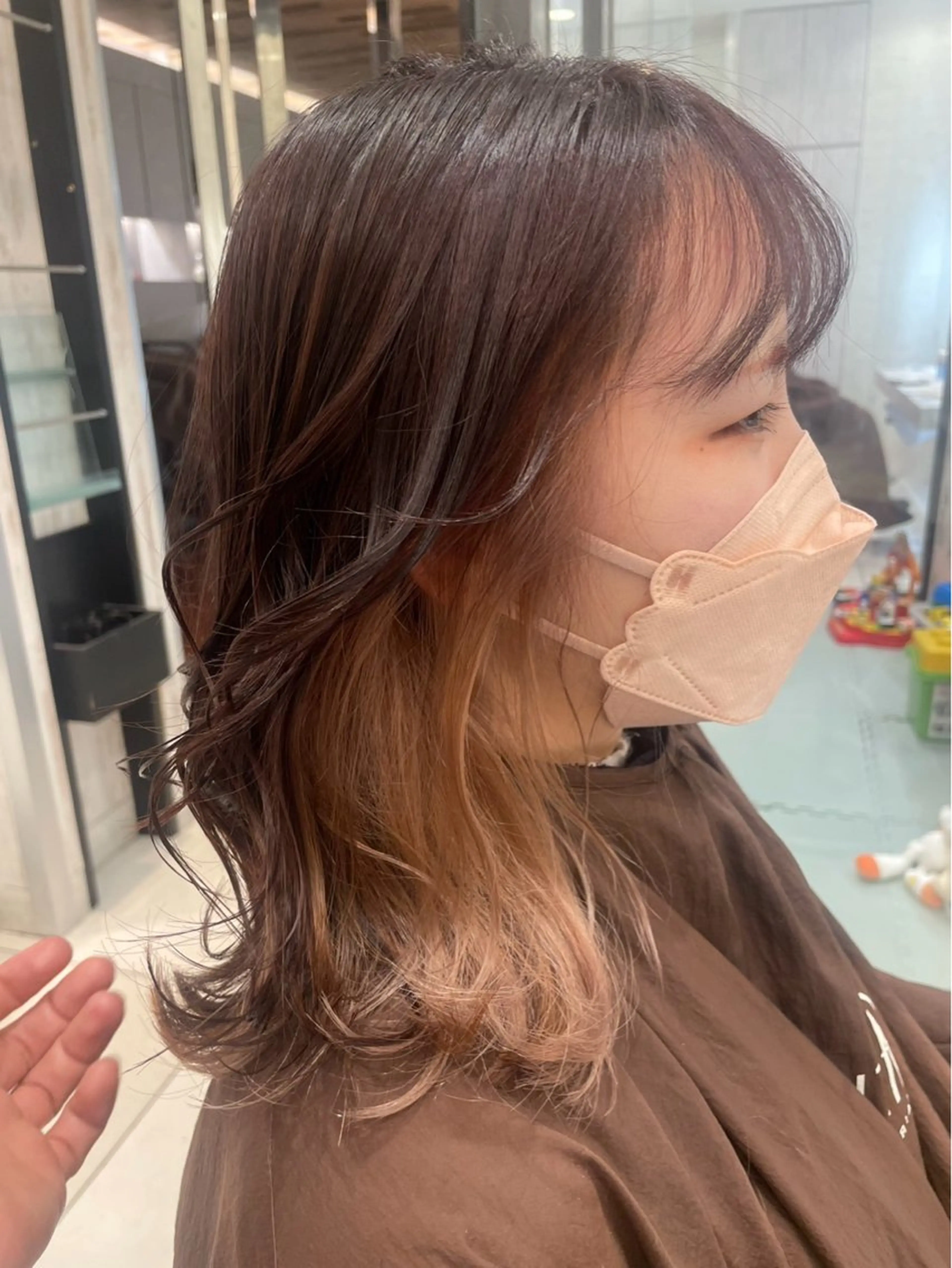 セミロング カラー EARTH 田端咲希のヘアスタイル