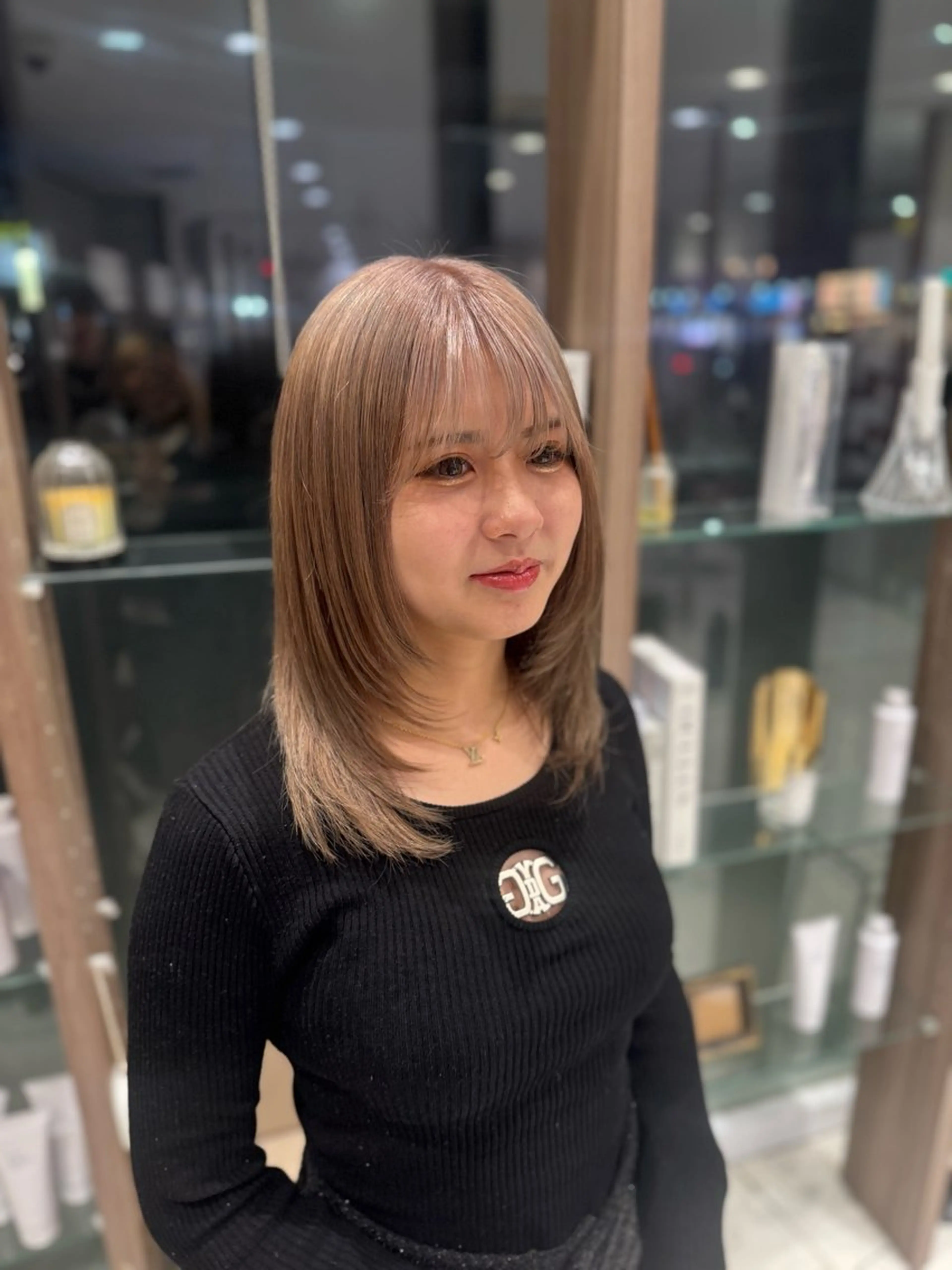 ミディアム カラー グレージュ ミルクティーグレージュ 顔まわりレイヤー 顔周りカット レイヤーカット 🕯コバ/レイヤー/ 透明感/縮毛🕯のヘアスタイル