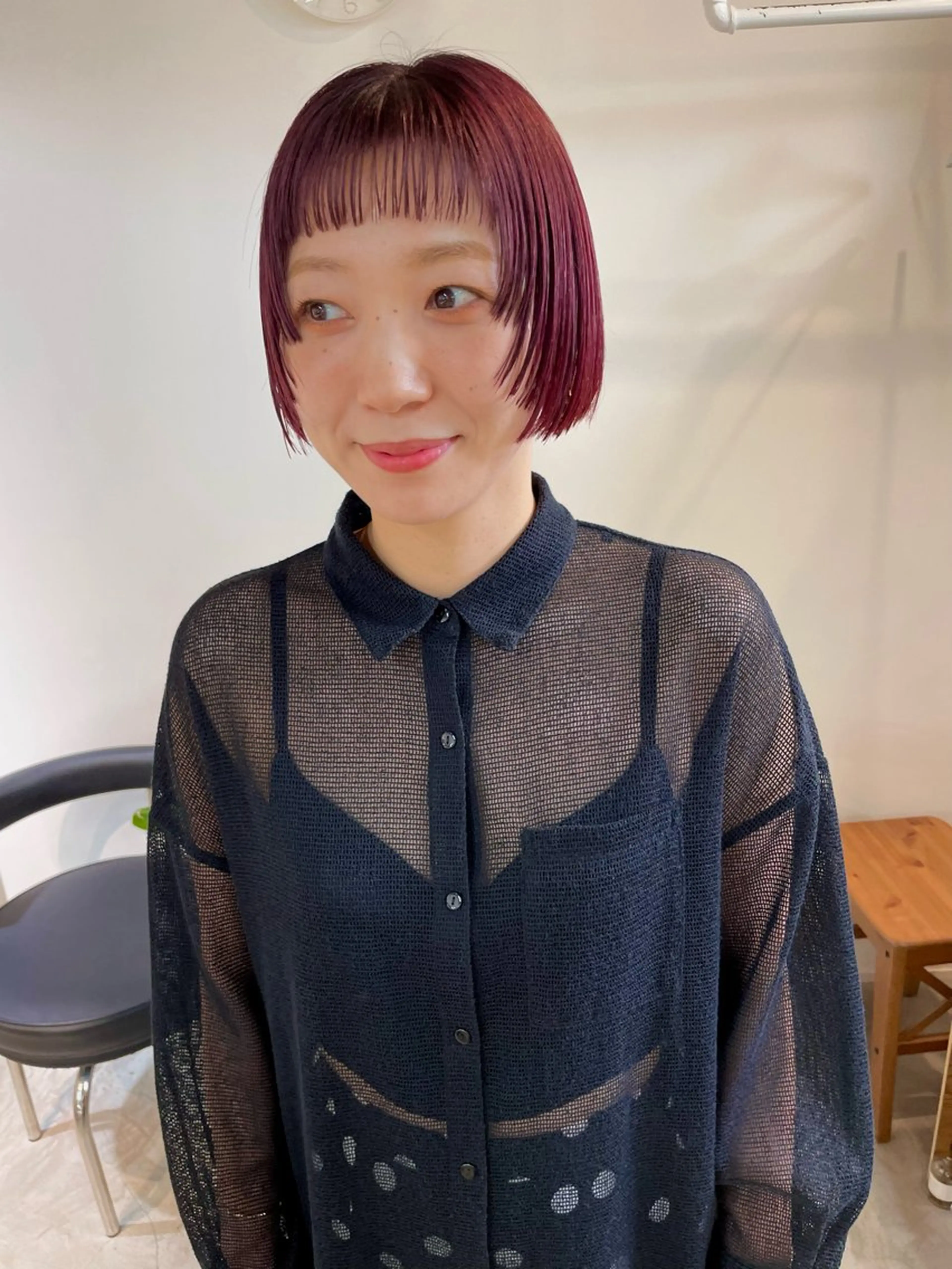 ミディアム カラー ブリーチ ボブ レイヤーカット オン眉 fit/ madokaのヘアスタイル