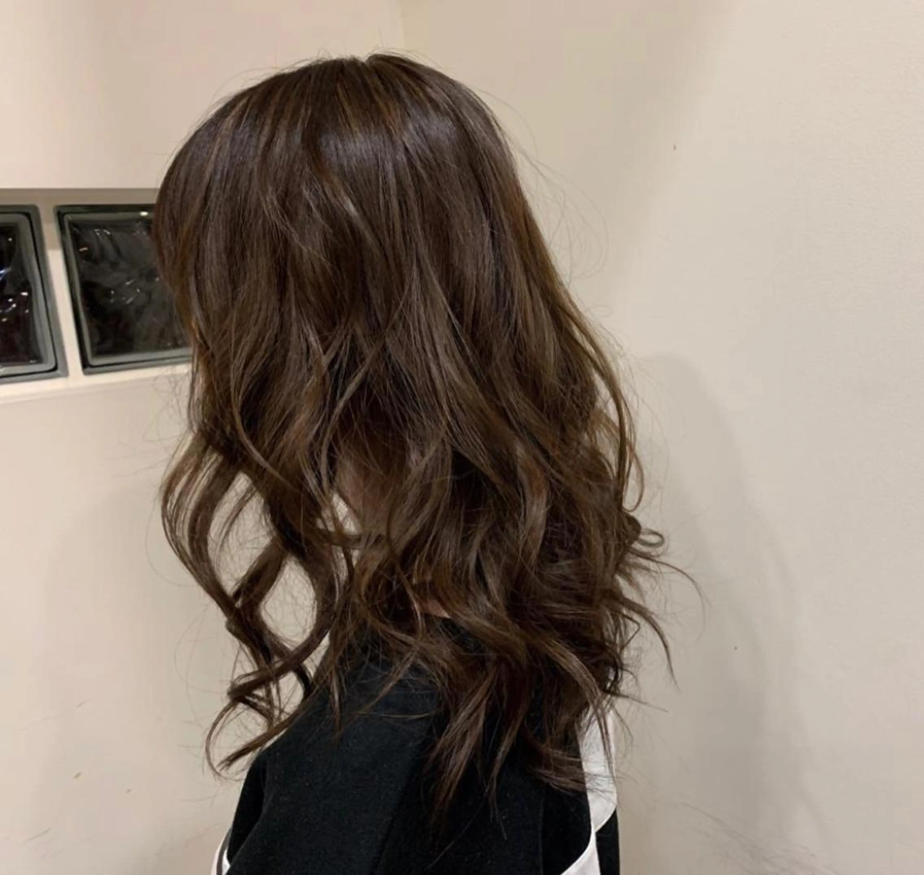 ミディアム カラー アッシュ ベージュカラー ブリーチ ブリーチなしカラー 骨格似合わせカット✨ 林 まどかのヘアスタイル