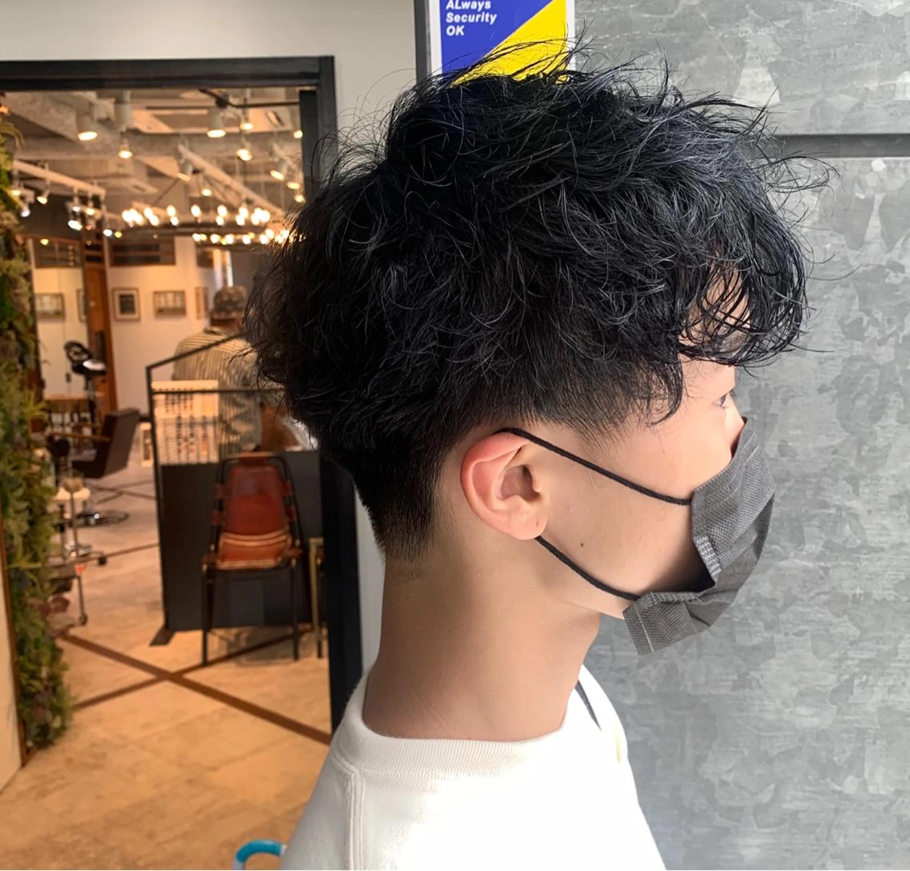 ショート カラー パーマ ネイビーカラー aguhair jour所属・髪質改善/白髪ぼかし KENTAのヘアスタイル