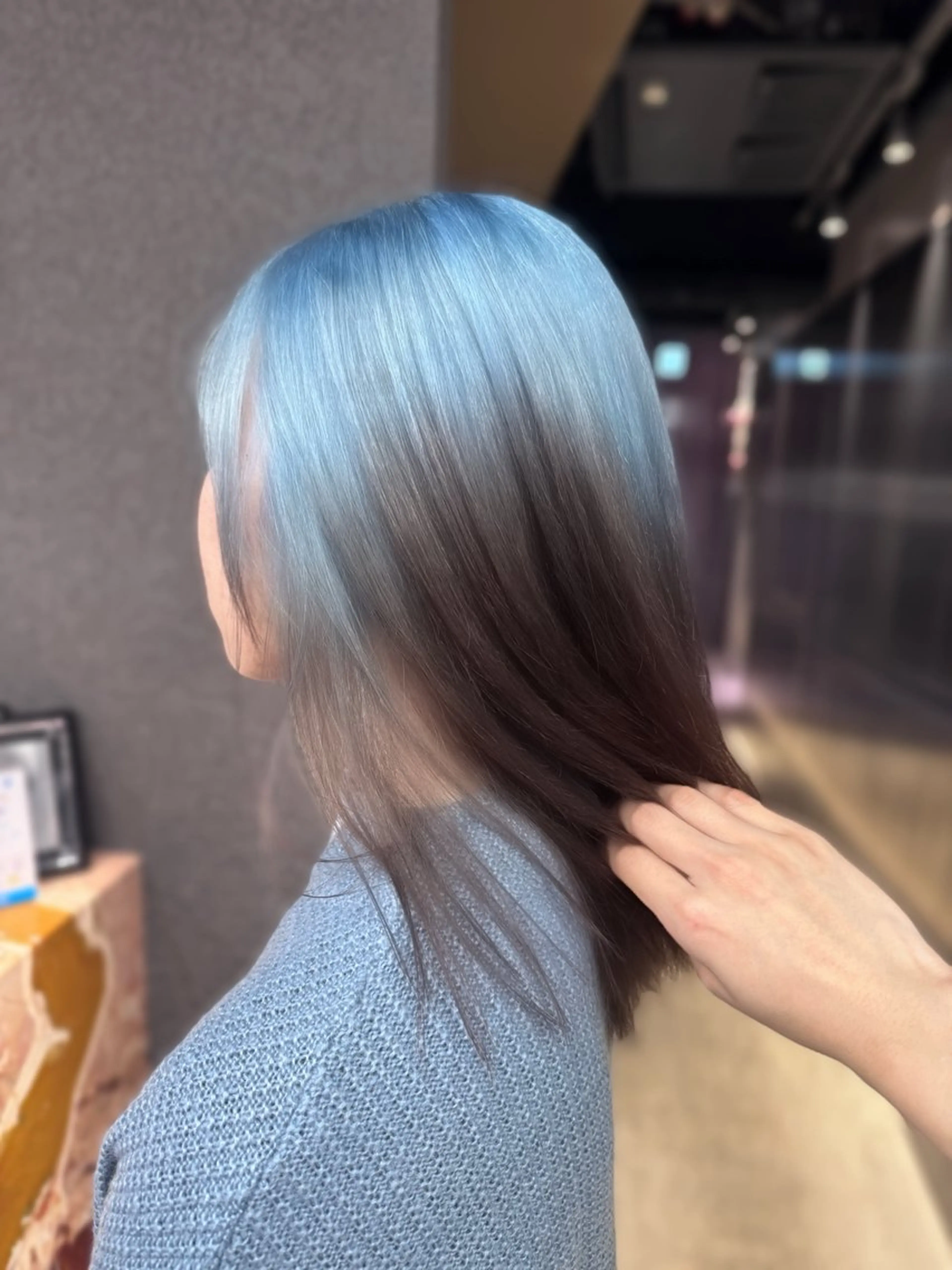 セミロング ヘアカラー 吉澤 愛心のヘアスタイル