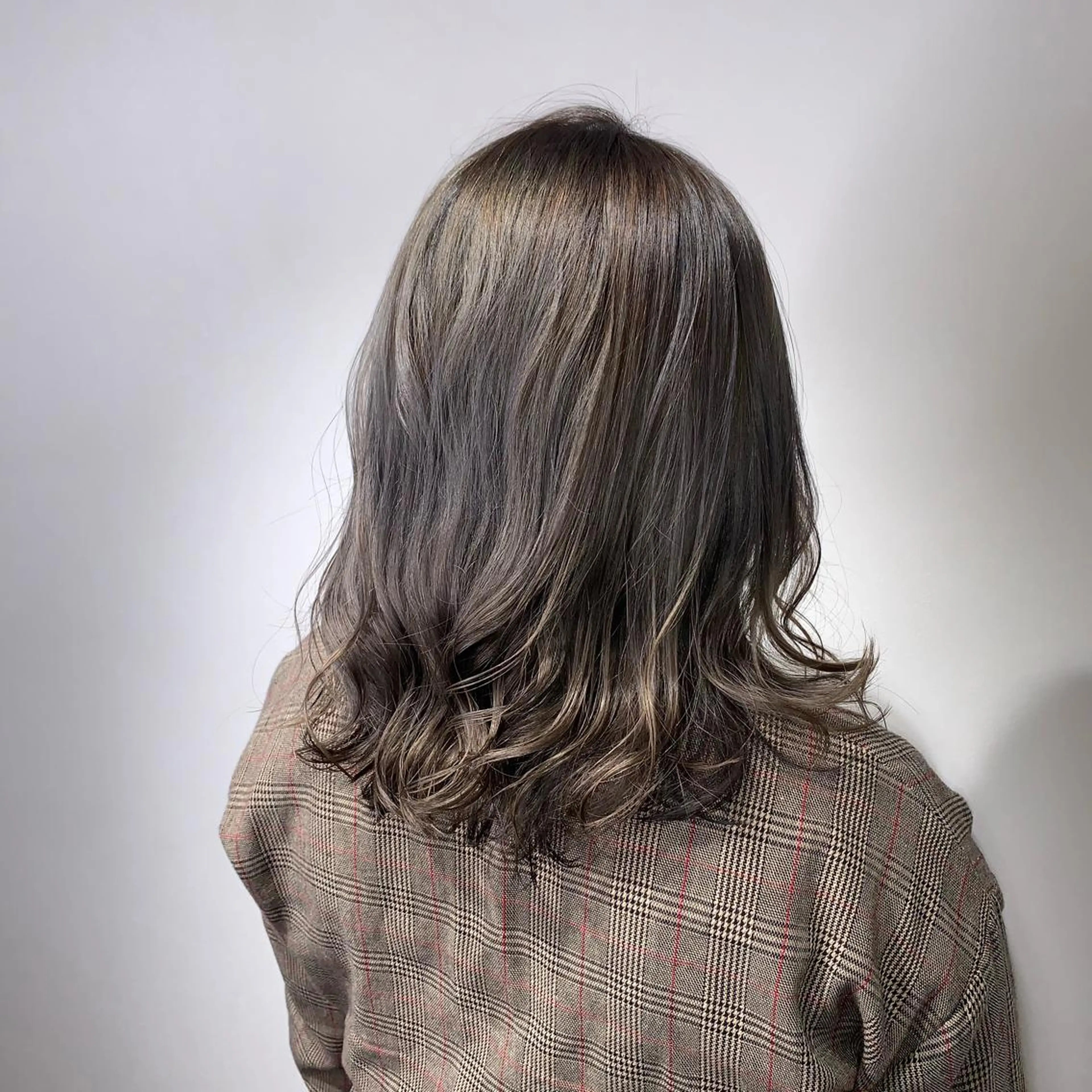 ミディアム カラー ブリーチ グレージュ 中島 直哉のヘアスタイル