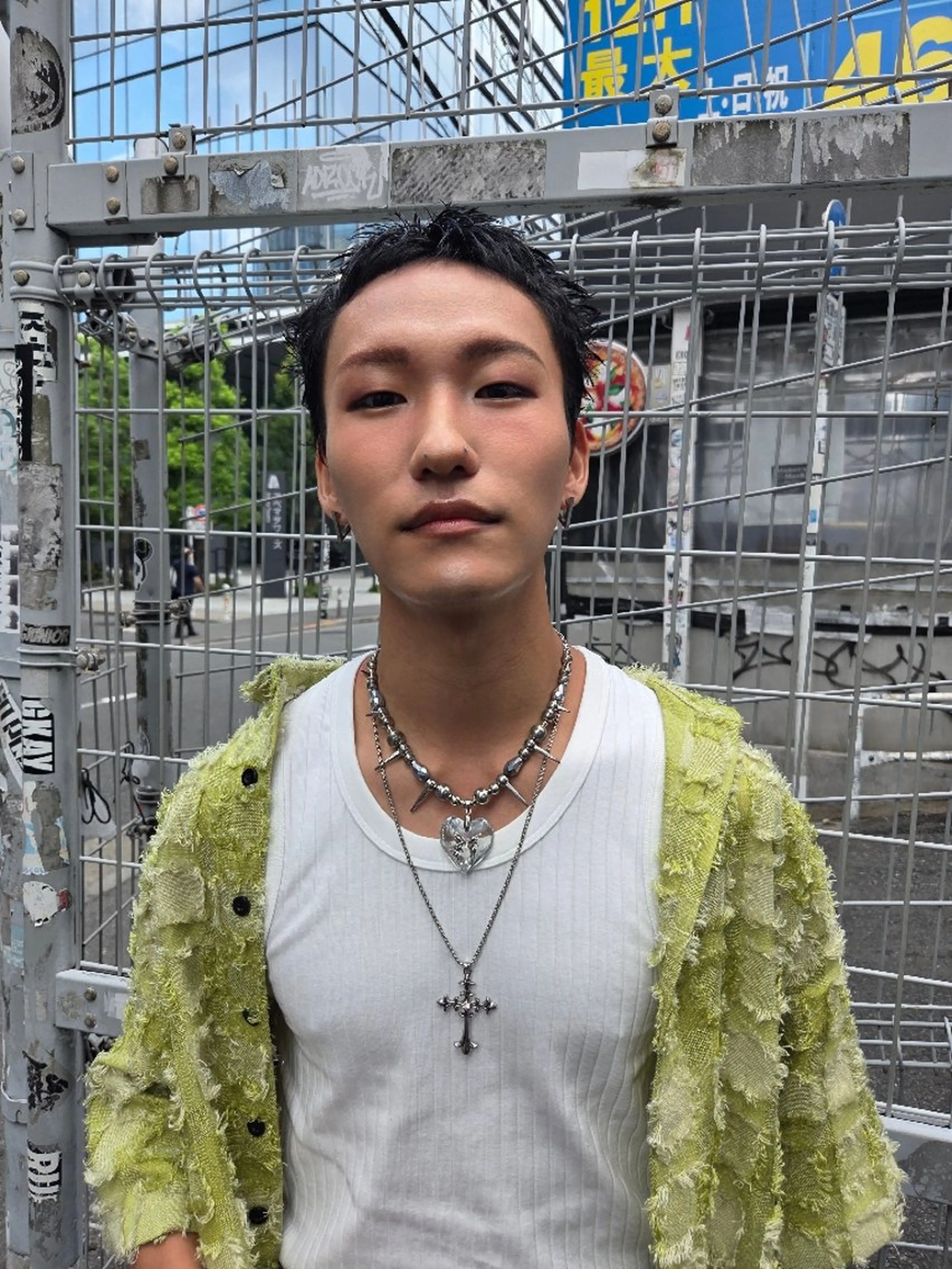 メンズ スパイキーショート カット メンズ ヘアメイク  ハイトーン キャロのヘアスタイル