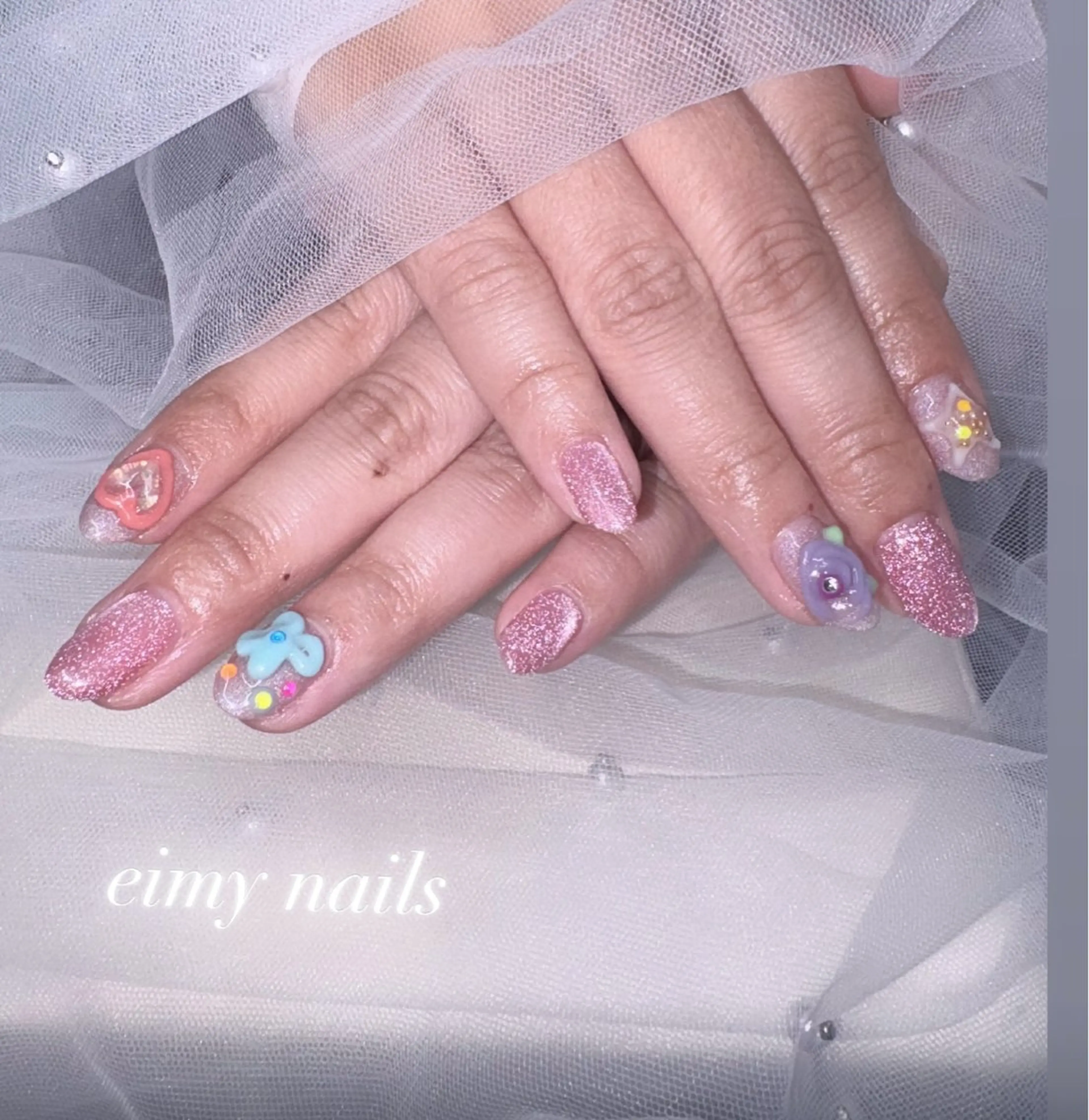 ネイル アートネイル フラッシュネイル フラッシュマグ ハート マグネットネイル ハンドネイル 🤍eimy nails🤍所属・eimy nails♡のネイルデザイン