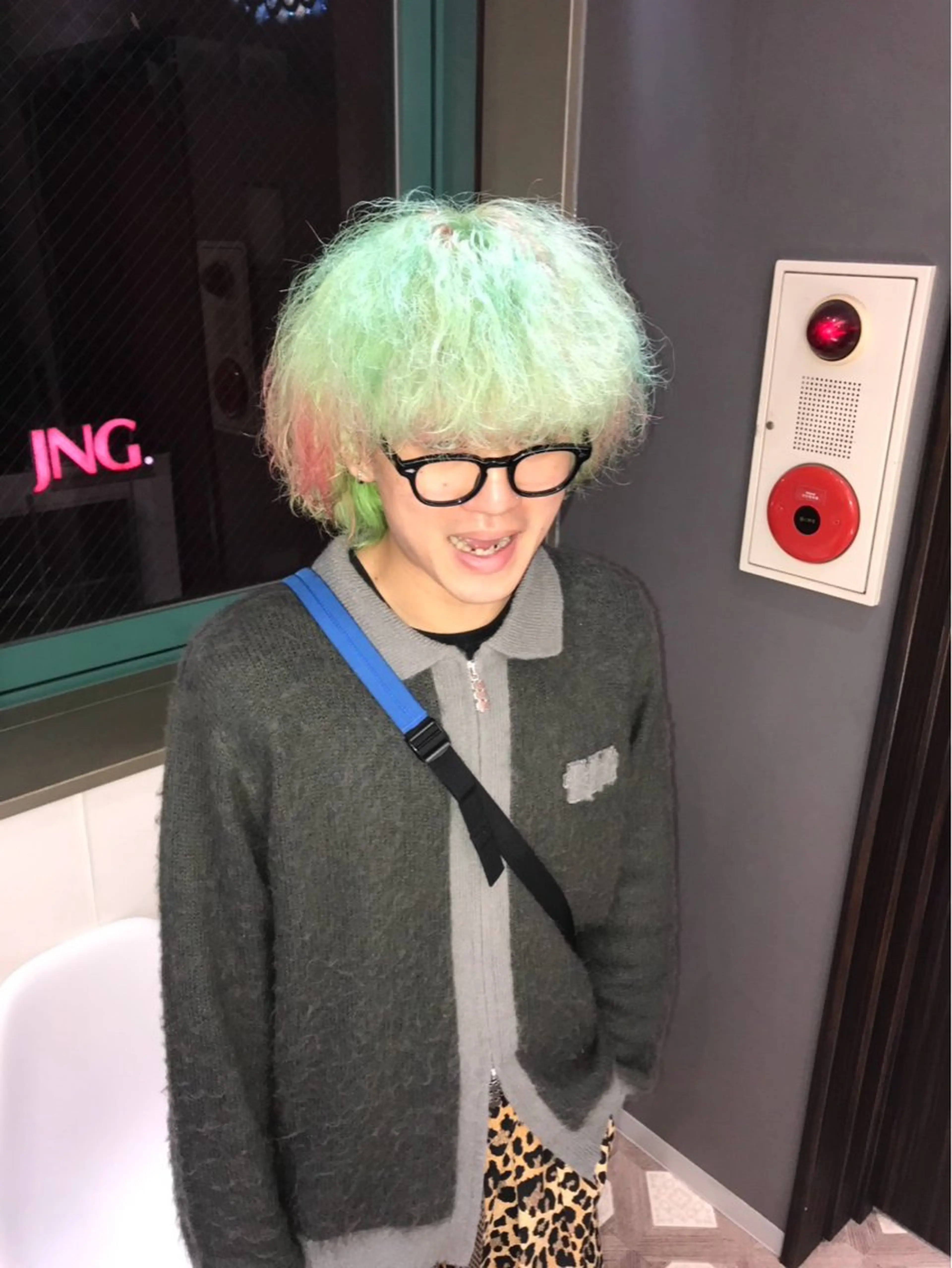 メンズ ヘアカラー トリートメント ヘッドスパ ヘアセット 韓国ヘア/ブリーチ無 しWカラー/オリーブのヘアスタイル