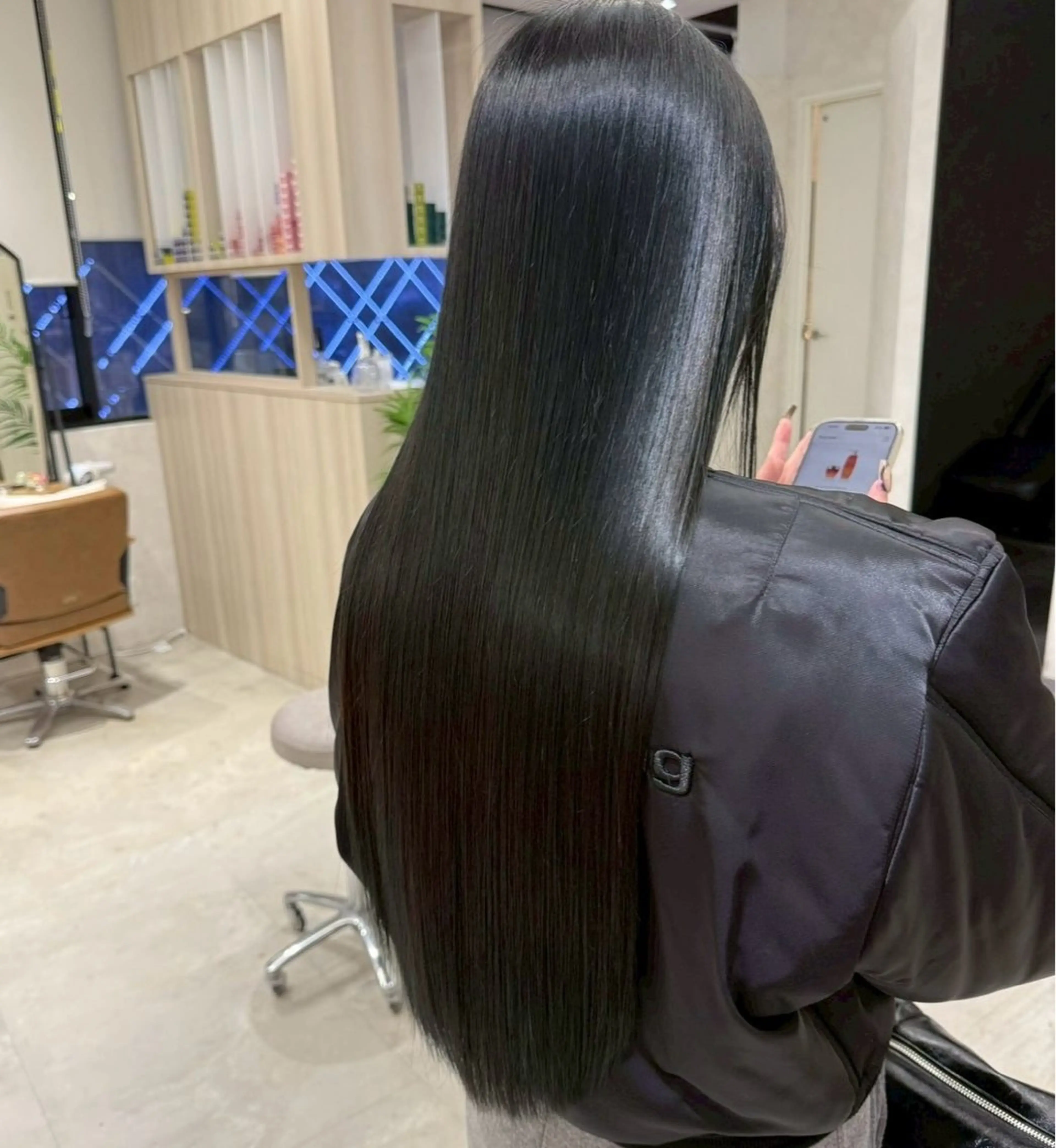 ロング 髪質改善 縮毛矯正 トリートメント 𝓝𝓞𝓐🌹✨️ ツヤ髪/髪質改善のヘアスタイル