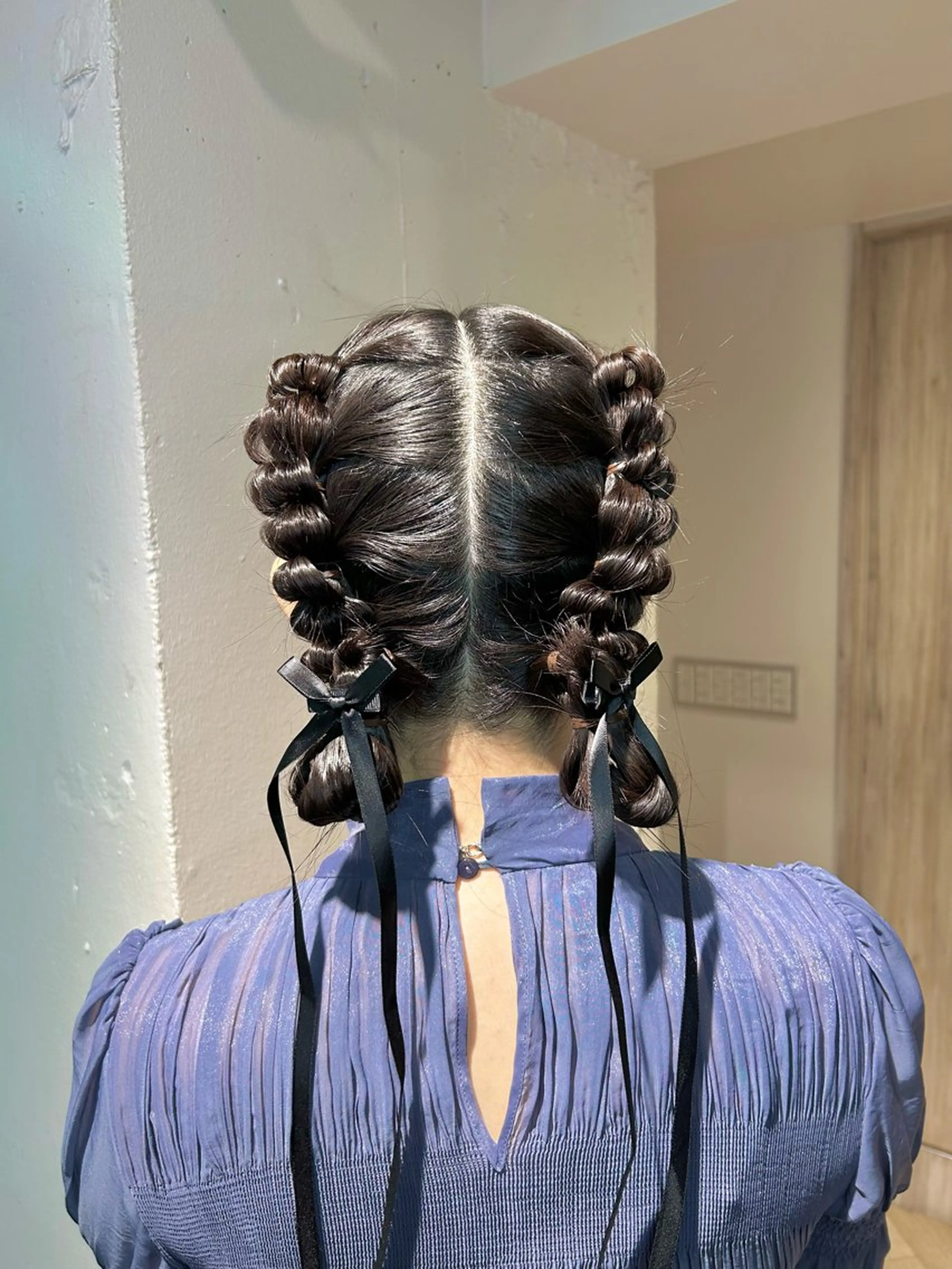 セミロング ヘアアレンジ 結婚式・ブライダル ヘアセット ♛︎ きっか ♛︎ ヘアアレンジ🩵のヘアスタイル