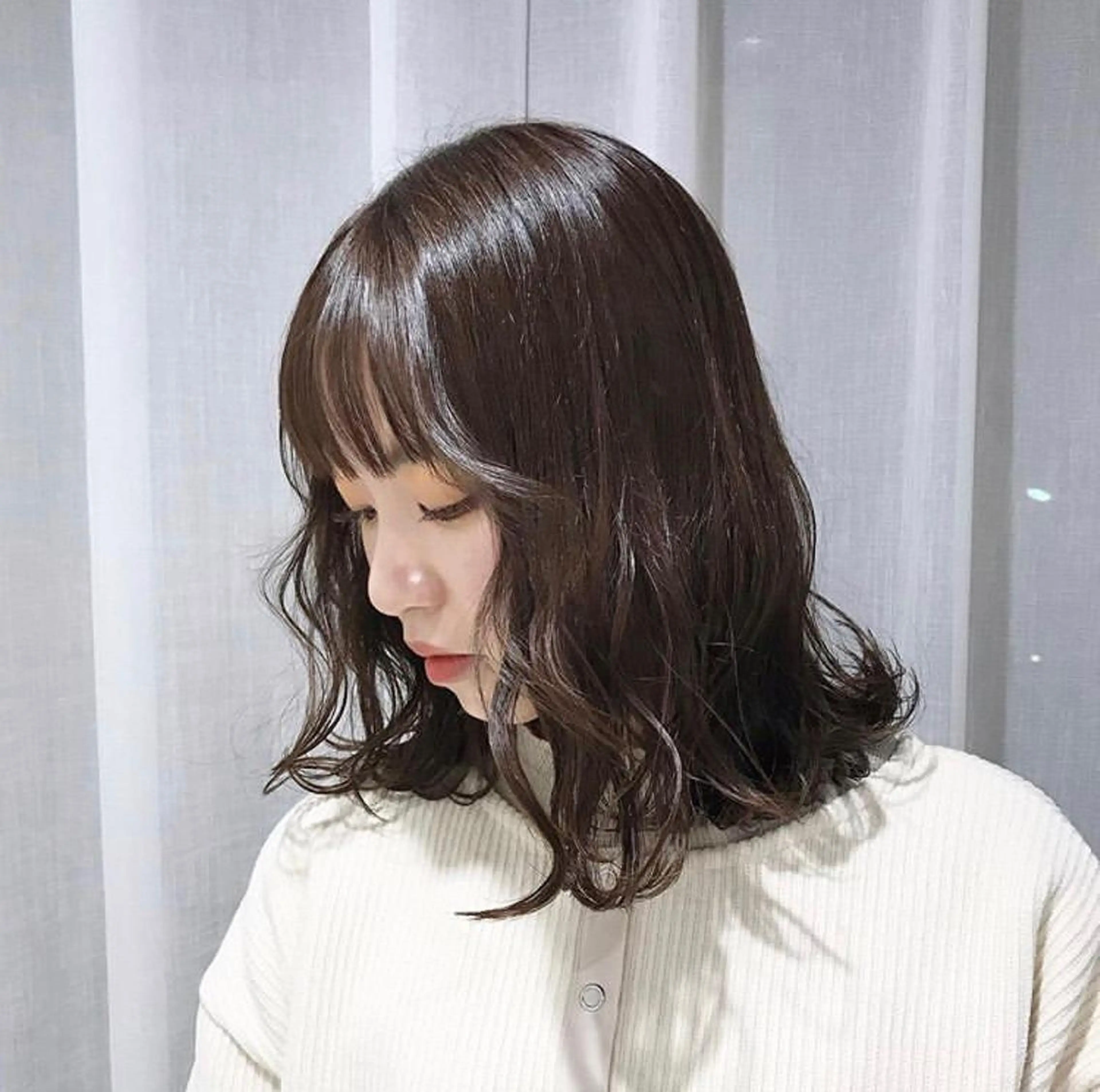 ミディアム カラー CITY louwe 脇坂彩音のヘアスタイル