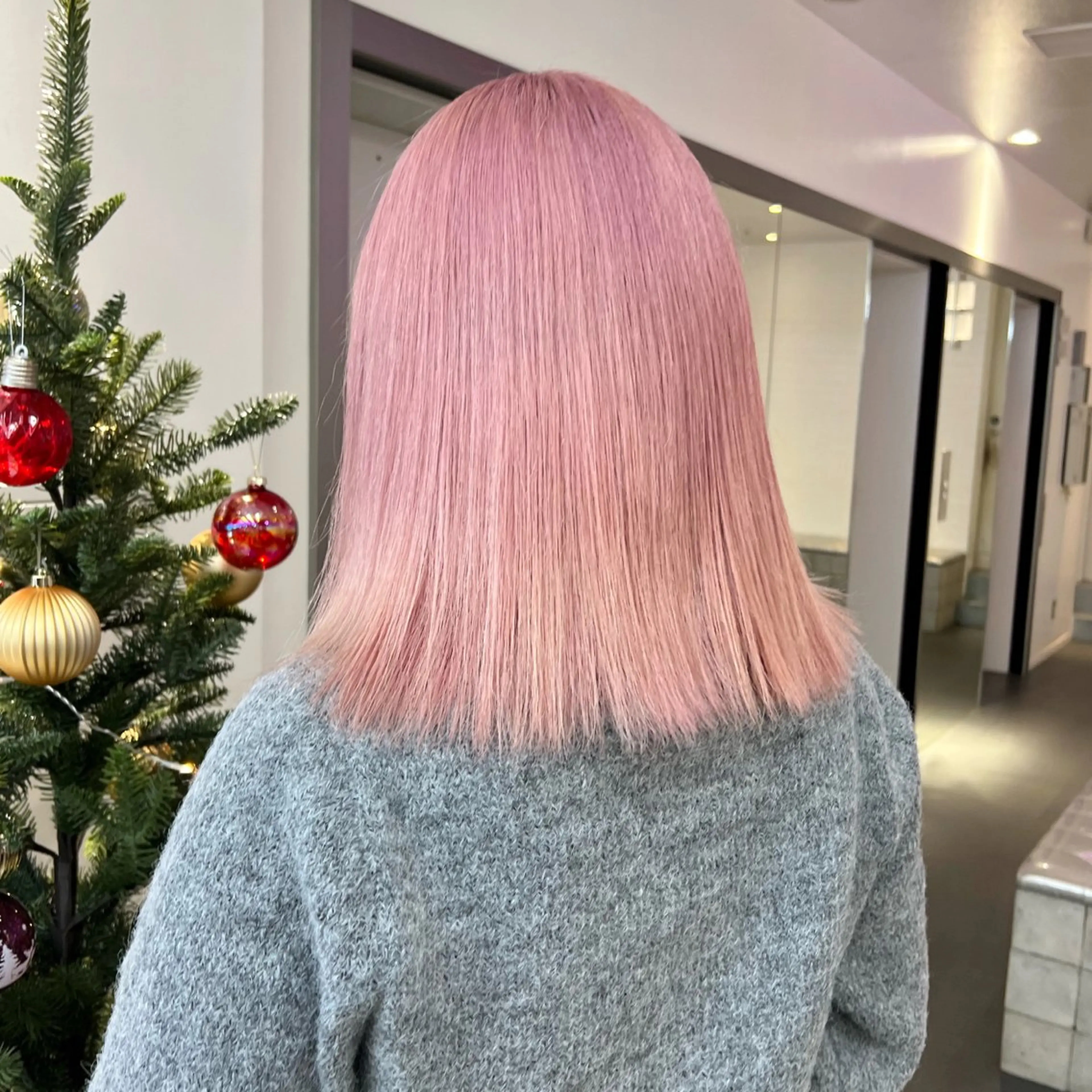 カラー ピンクカラー ヘアカラー トリートメント 🌼動き×透明感🩵 ハイトーン/ナナのヘアスタイル