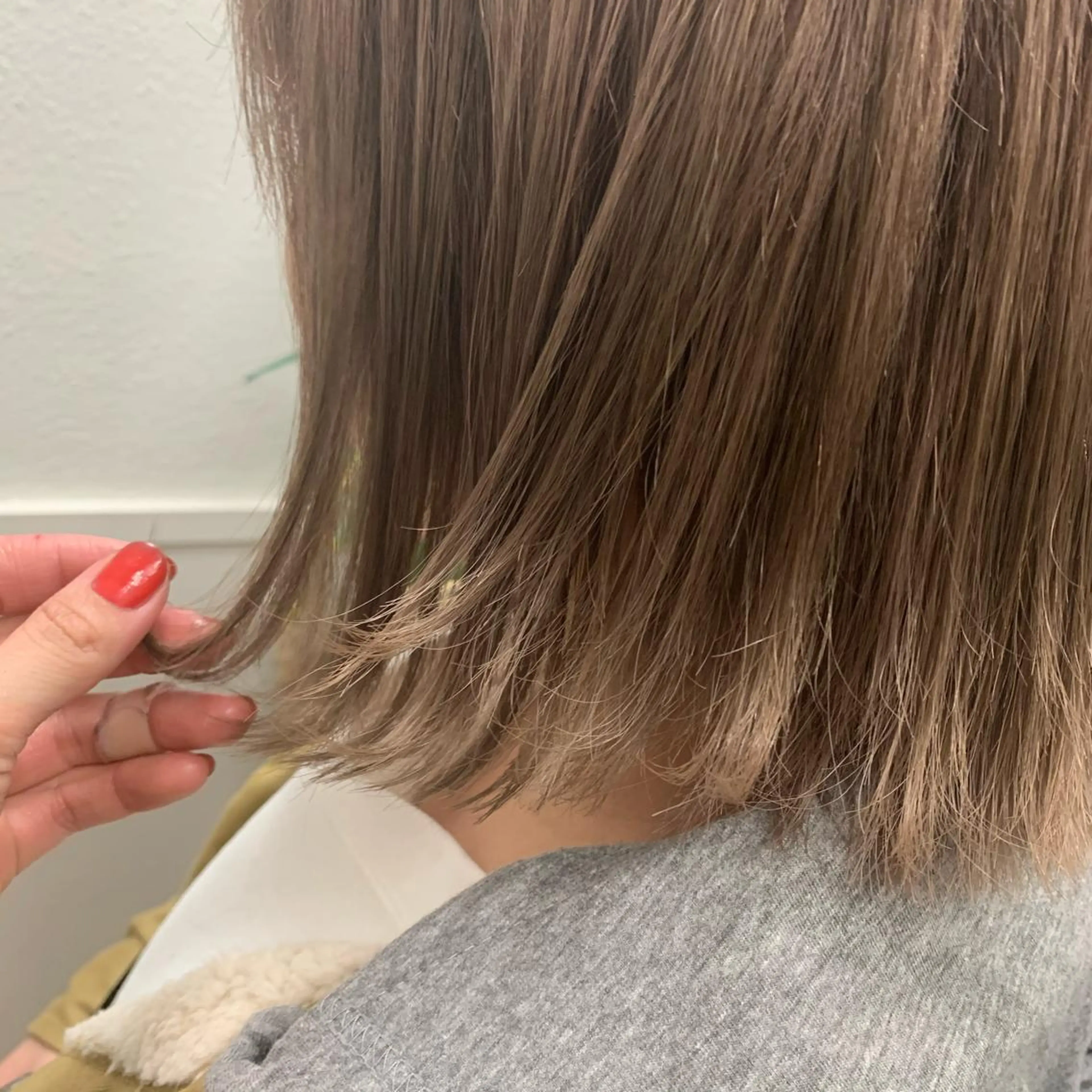 ショート カラー ヘアアレンジ サナ🌱 切りっぱなしボブのヘアスタイル