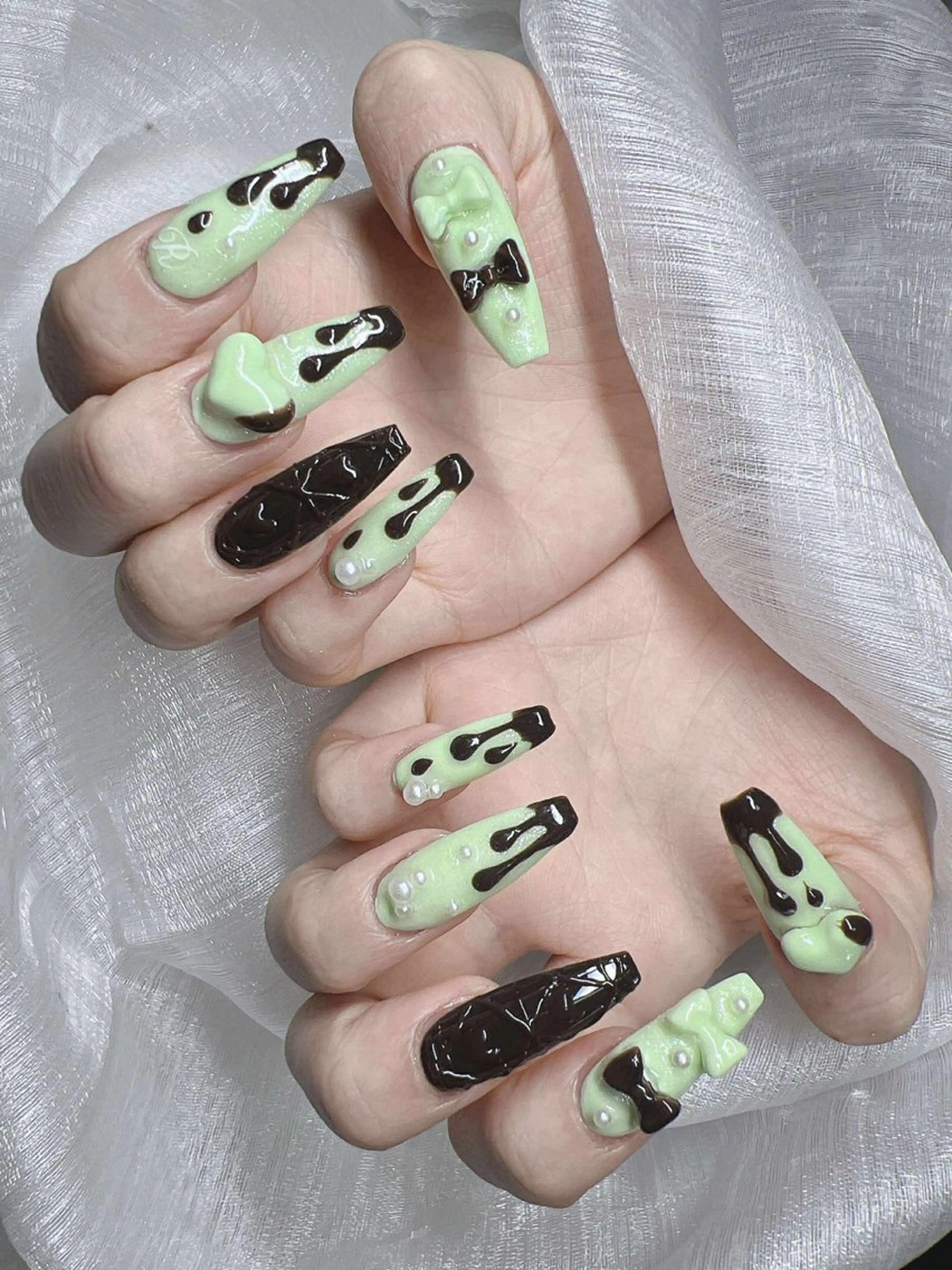 ネイル 長さ出し グラデーション 卒業式 キラキラネイル マグネットネイル ハンドネイル Lee Nailsのネイルデザイン